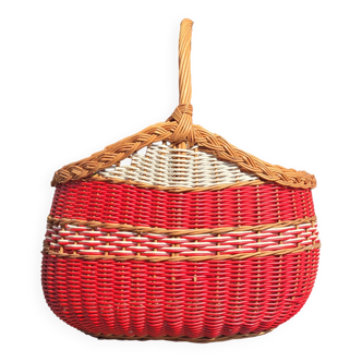 Wicker basket and braided plastic thread