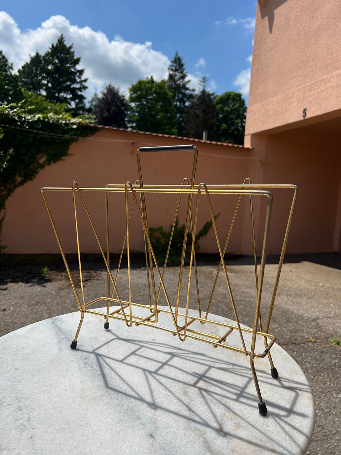 Design magazine holder