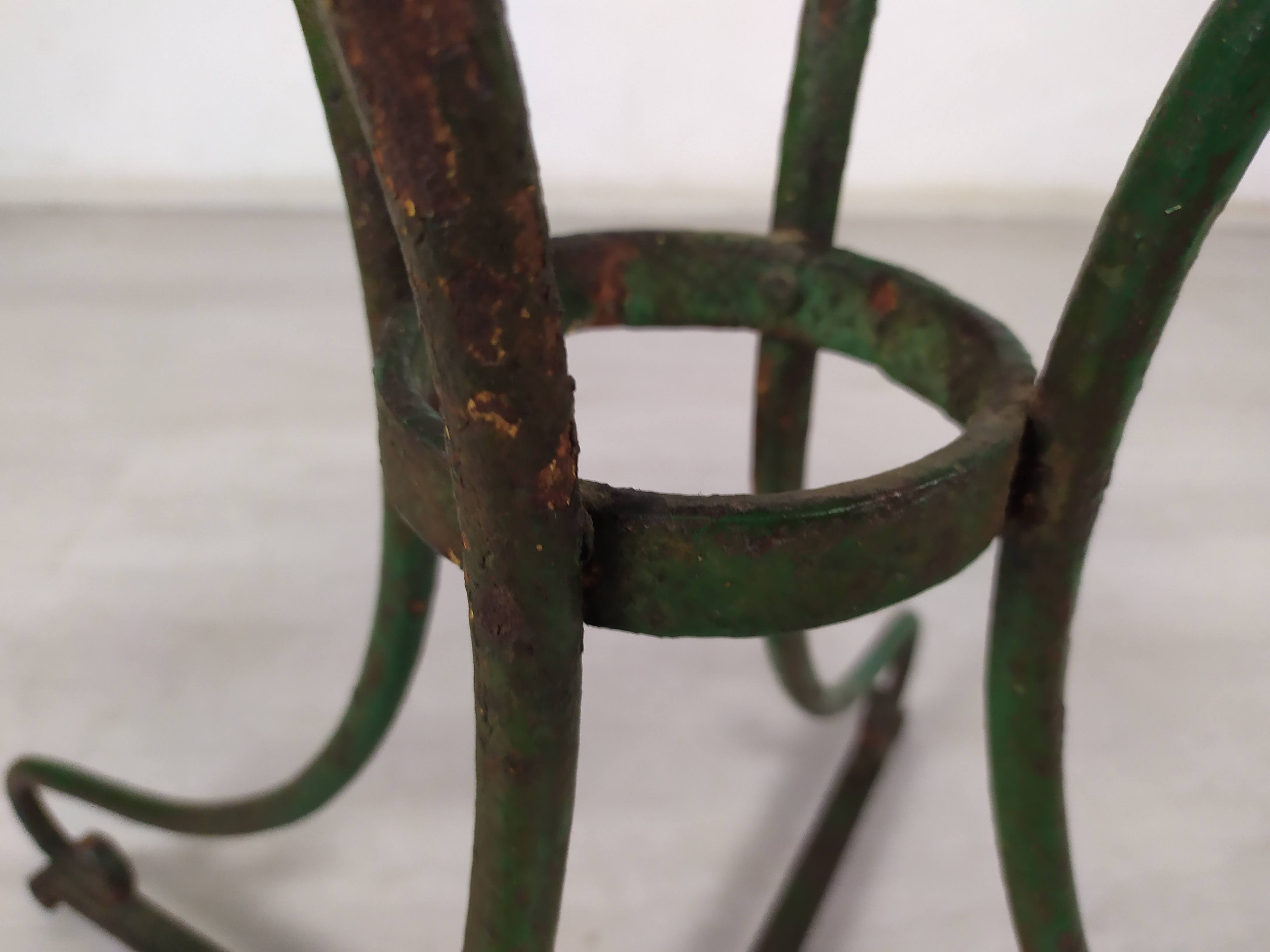 Garden pedestal table metal wood