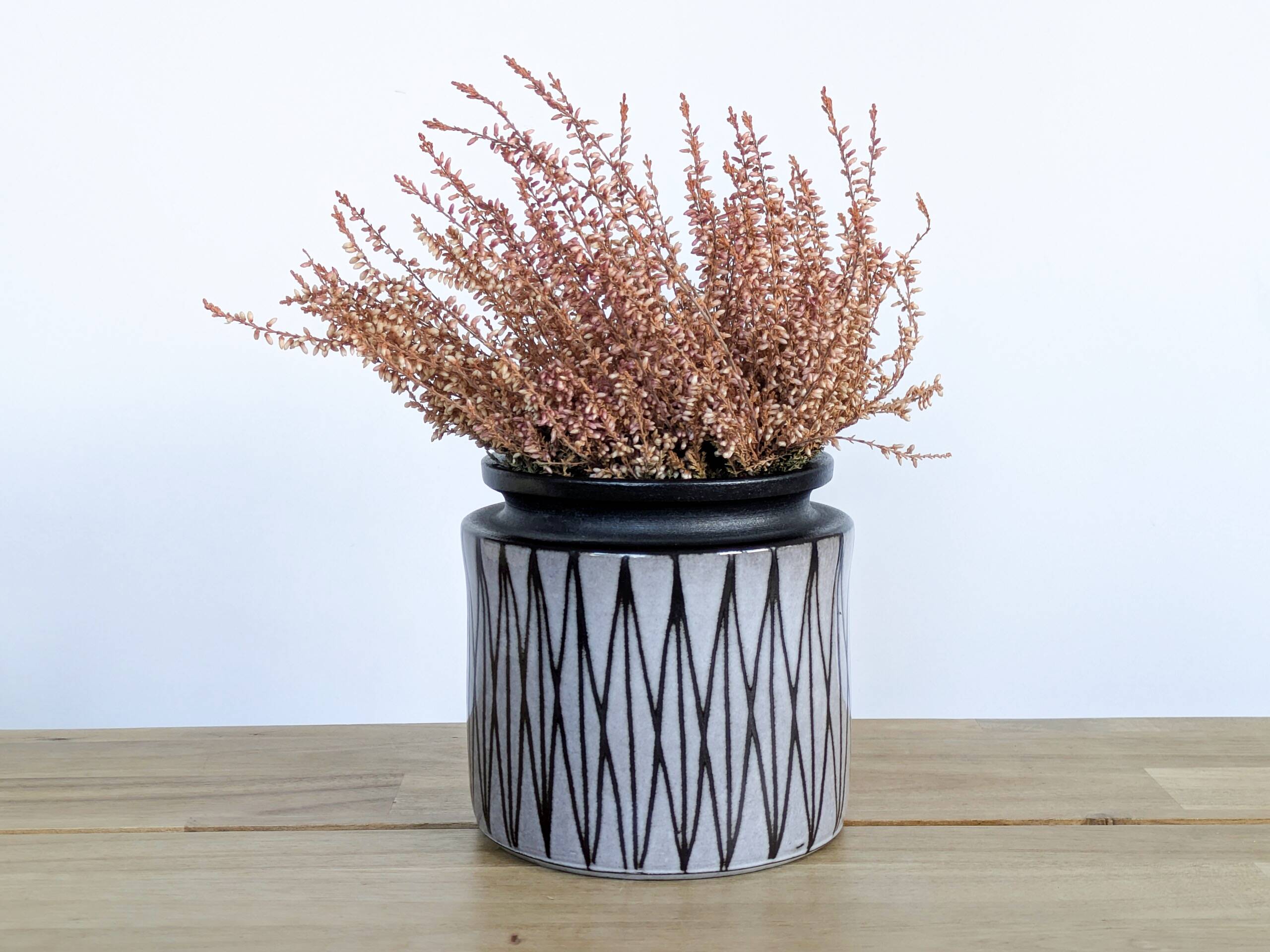 West German ceramic cache-pot — geometric sgraffito, Cologne, 1960s