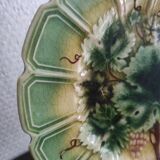 French majolica plate - Slip - XIX th - Pattern Raisin, vine - Sarreguemines