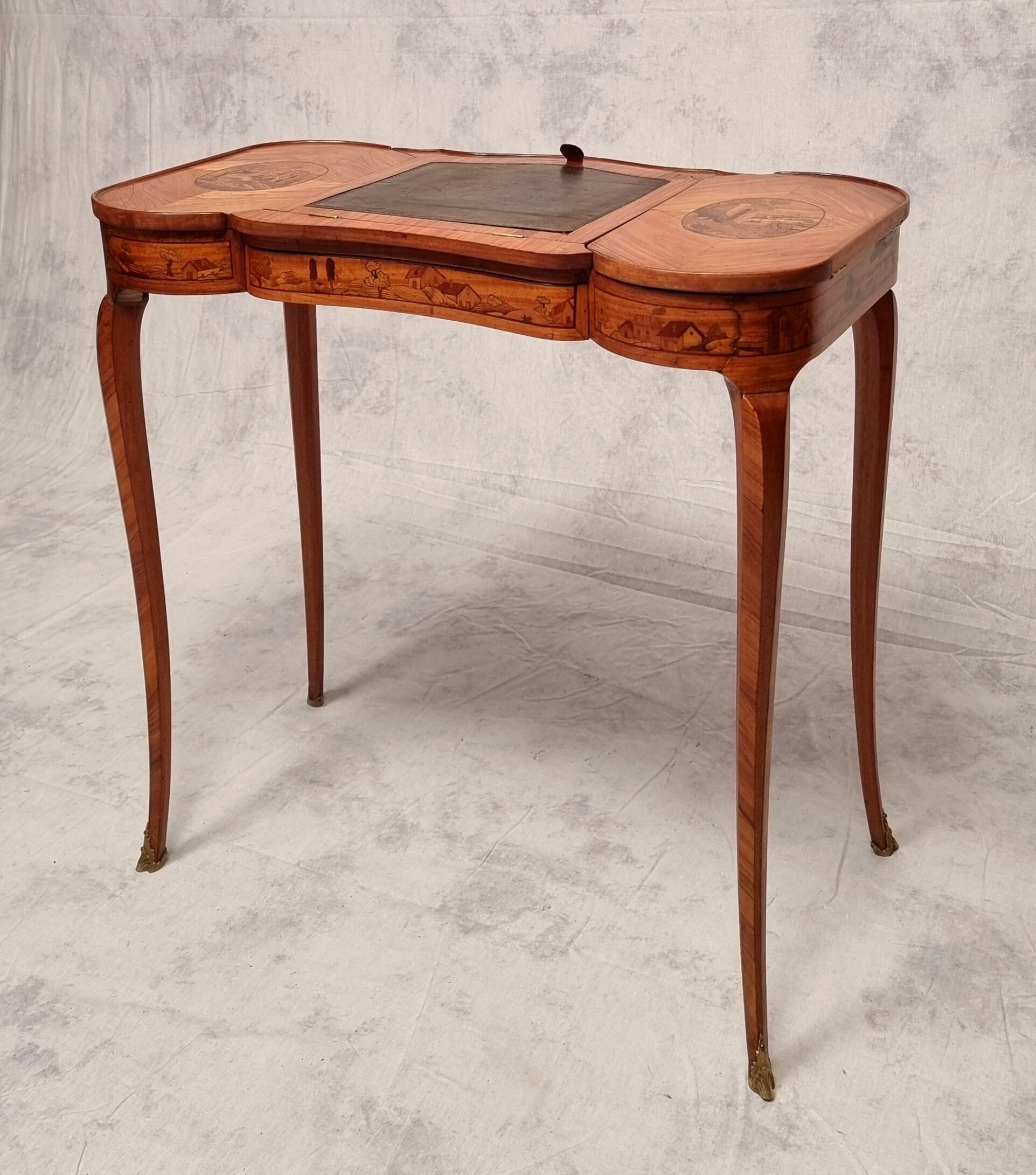 Louis XV style writing table - Bois De Rose - 19th