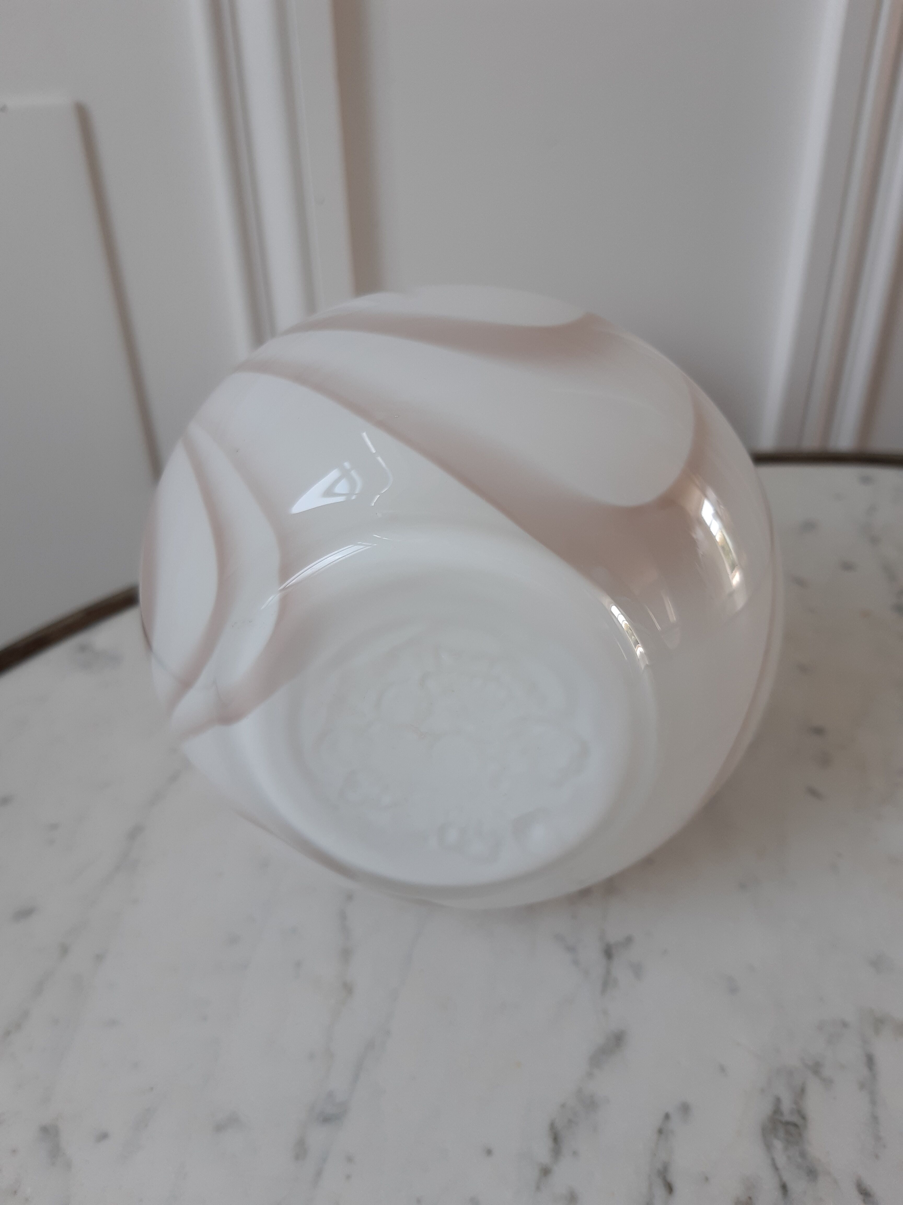 Vase in opaline dentelé and marbled 30s