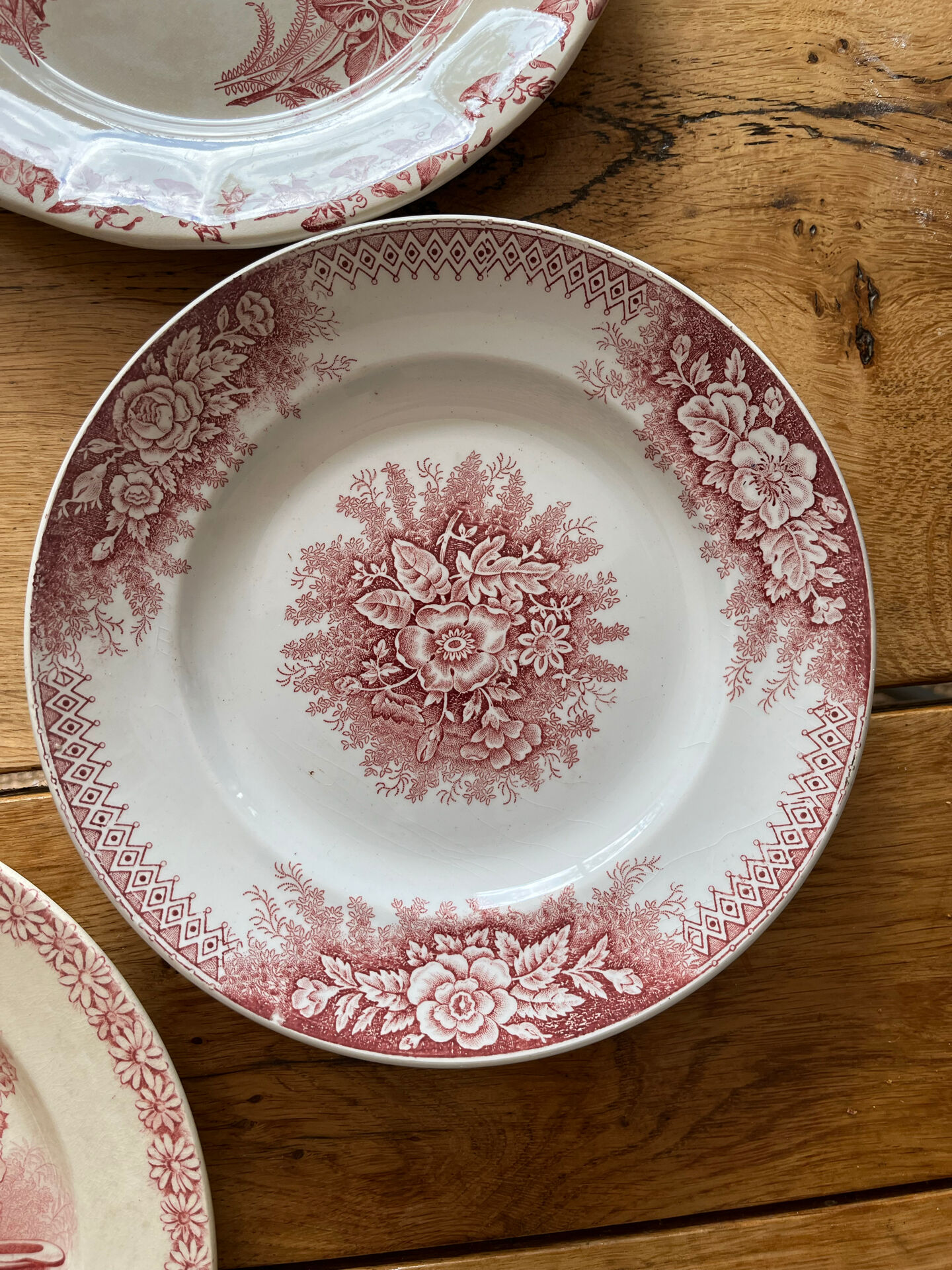 Assiettes dépareillées 