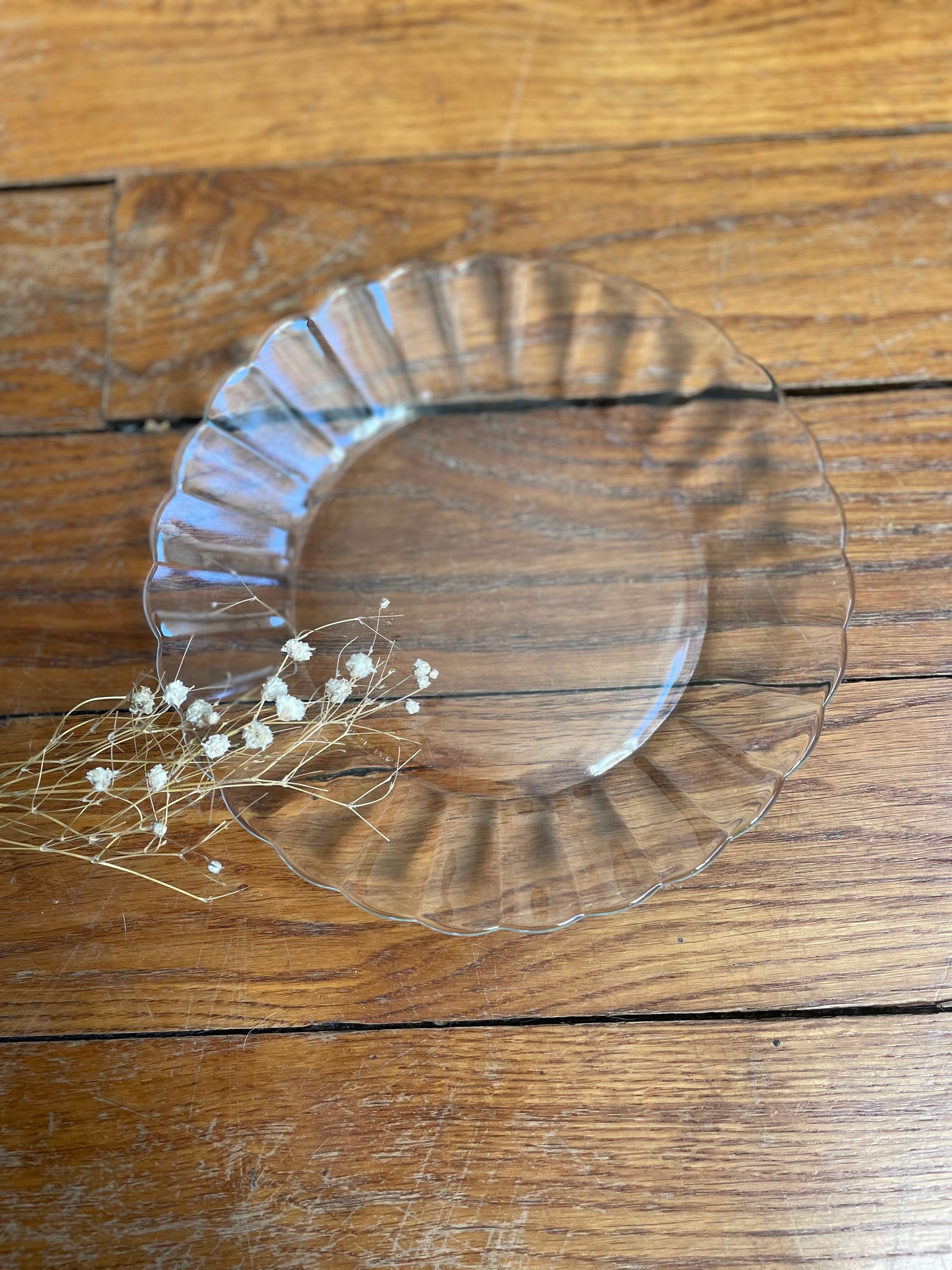 Vintage glass plates Duralex model Marguerite