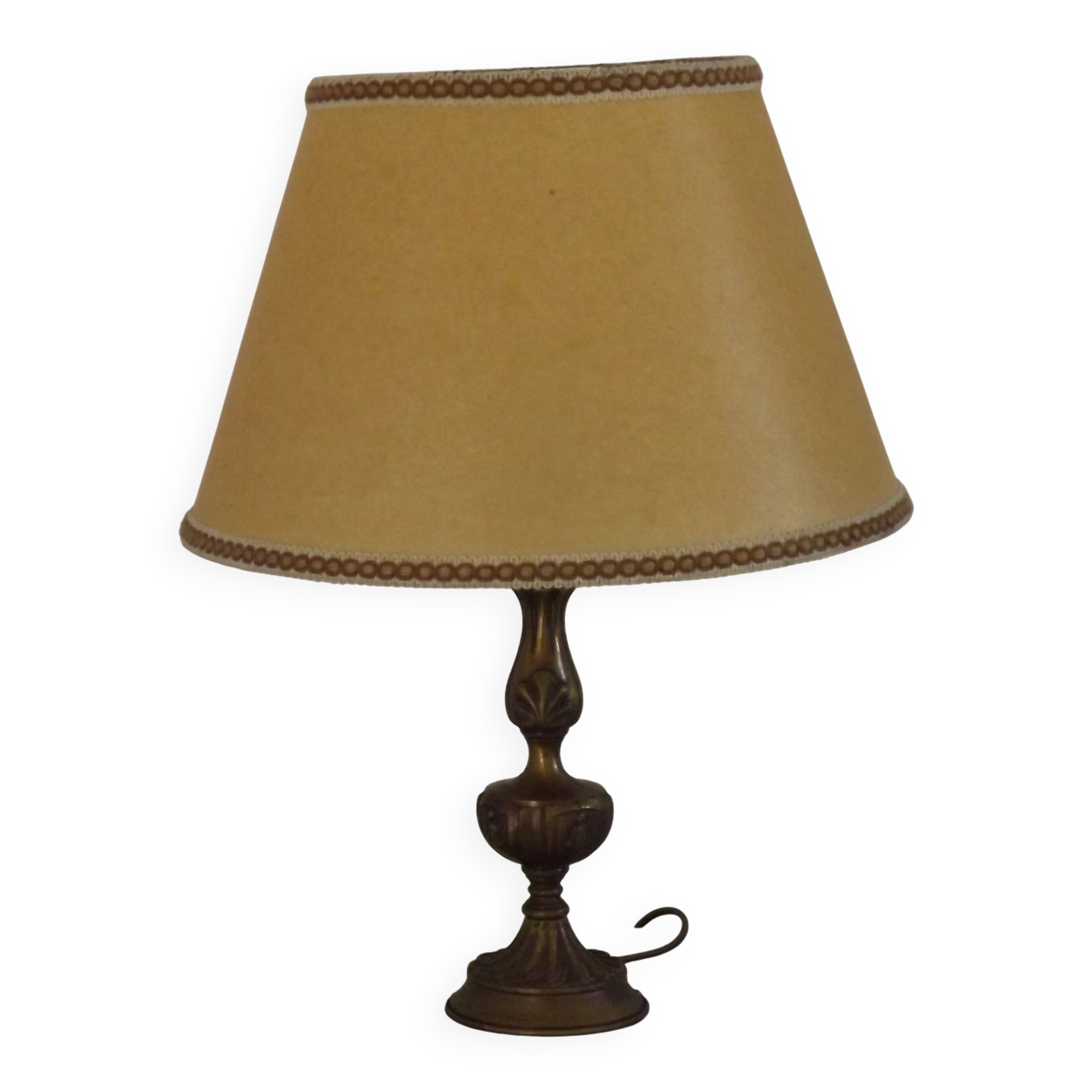 Spanish vintage brass table lamp with beige braided plastic shade 5555.