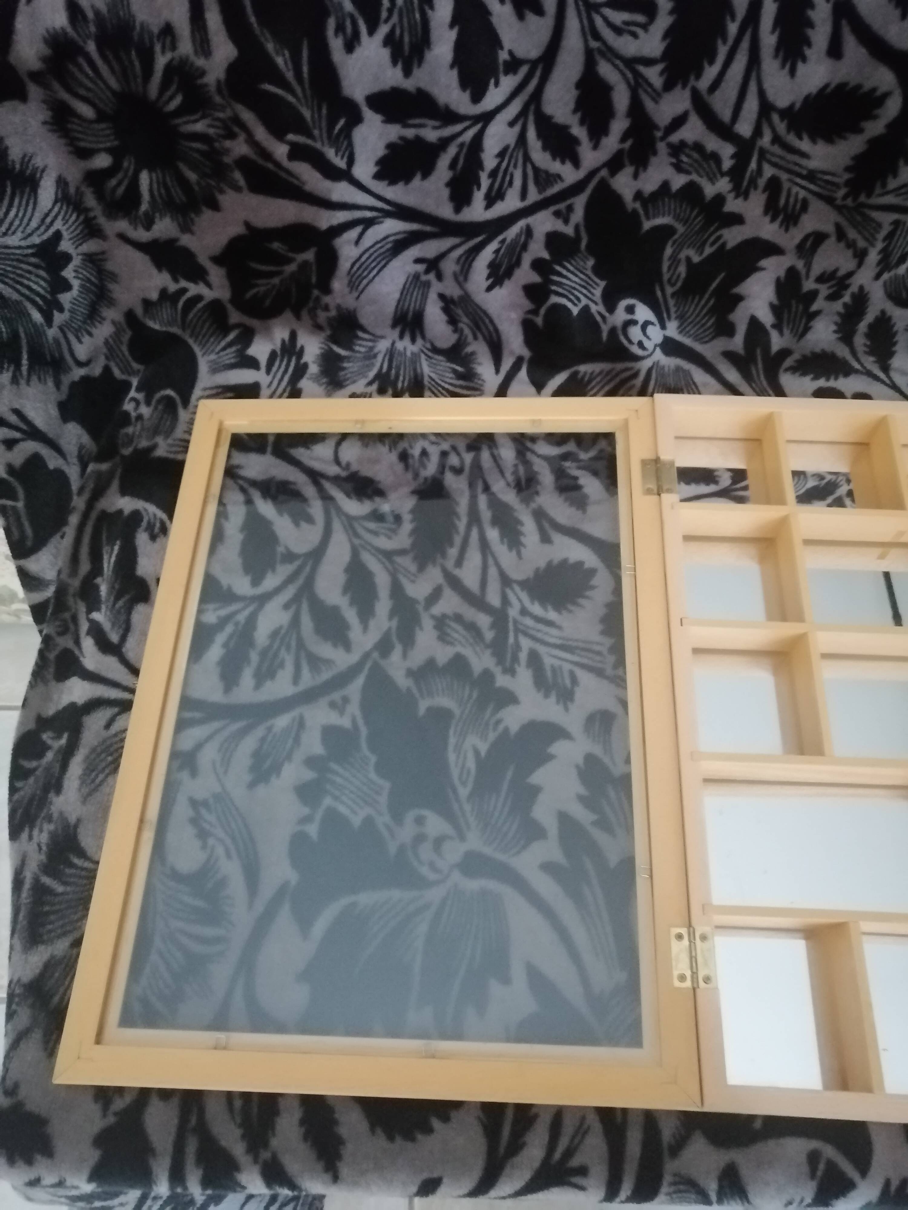 Miniature wall or installation case