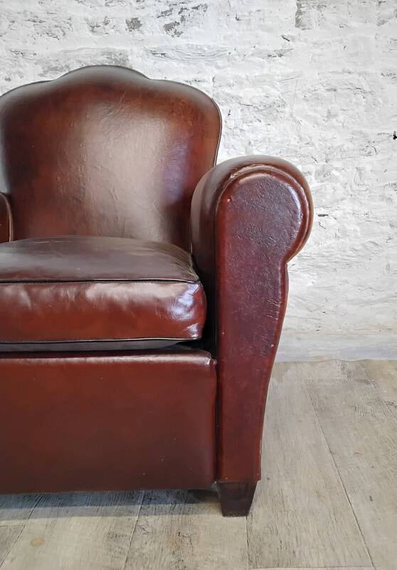 Club chair with floral backrest