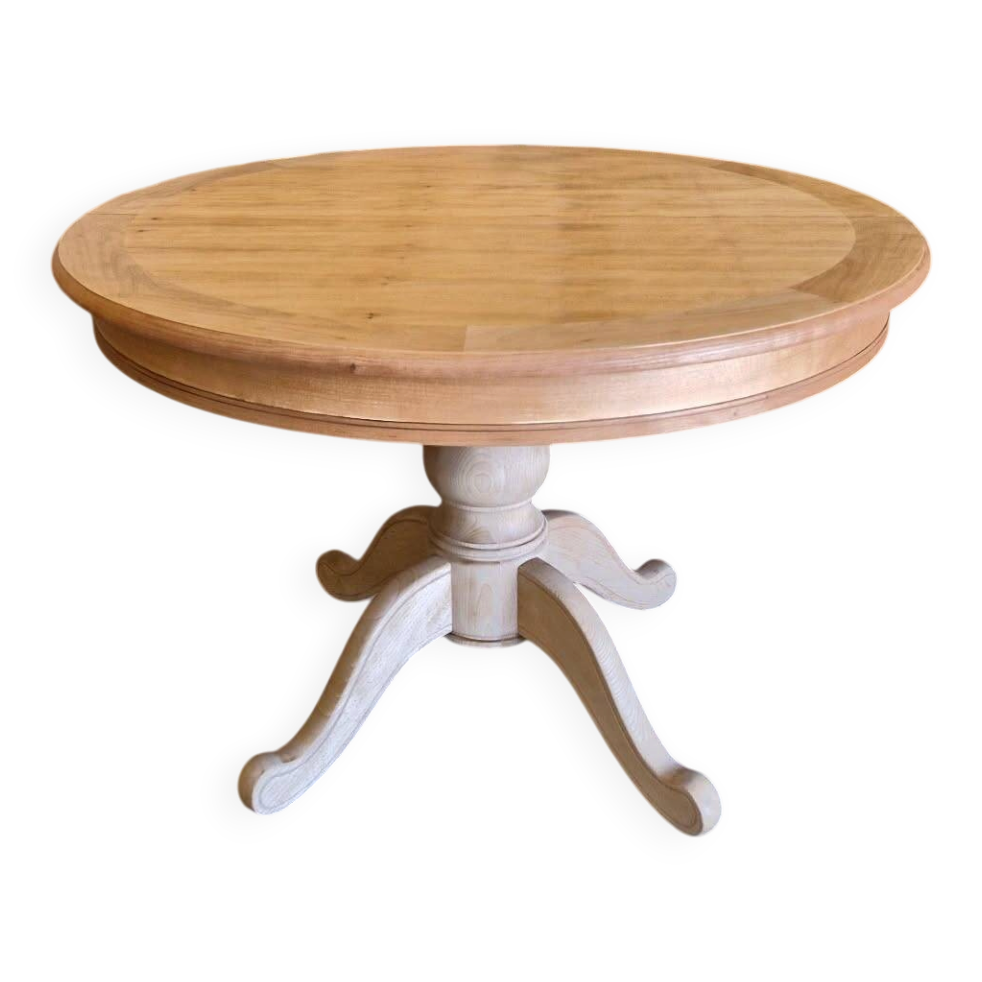 Round cherry table with 2 extensions.
