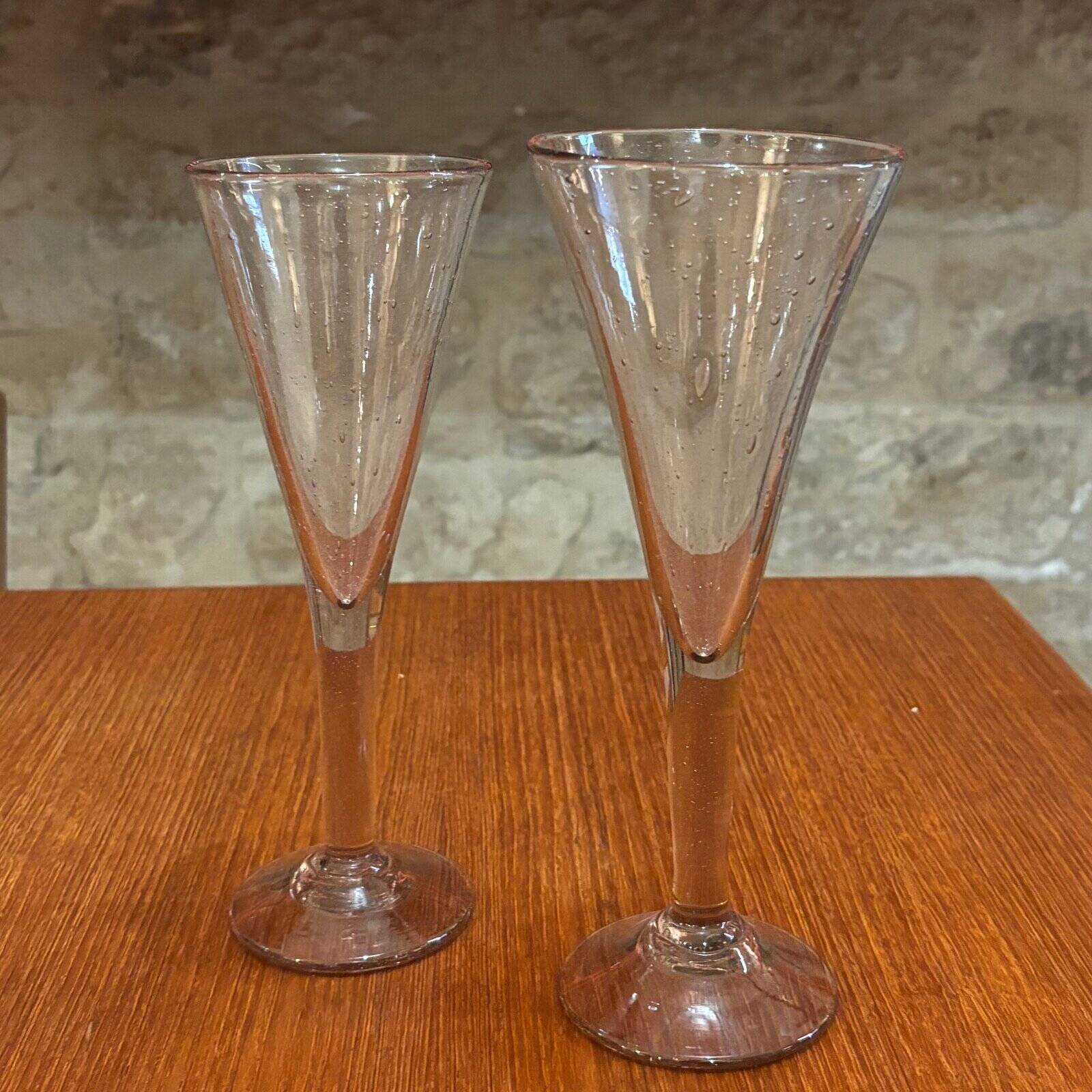 Set of champagne flutes in Biot glass