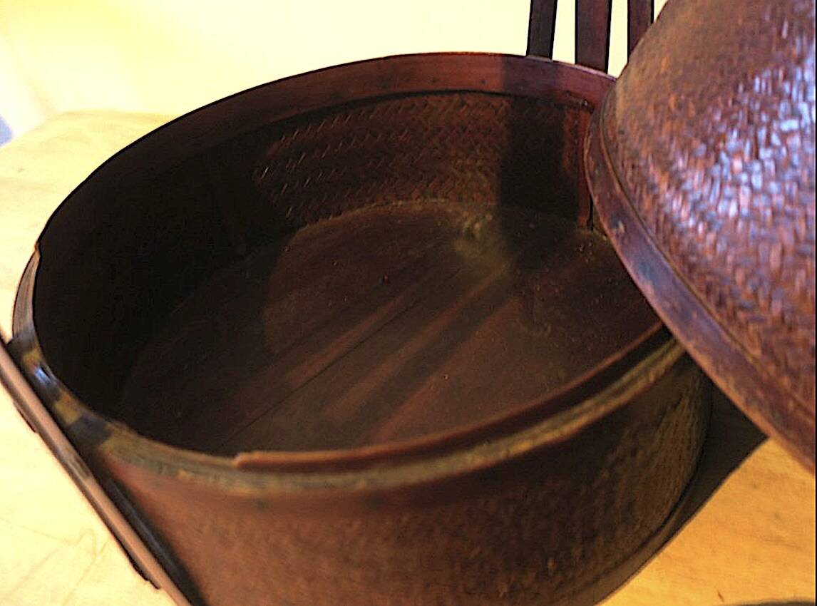 Antique basket in wood and rattan with 3 sections, 1900