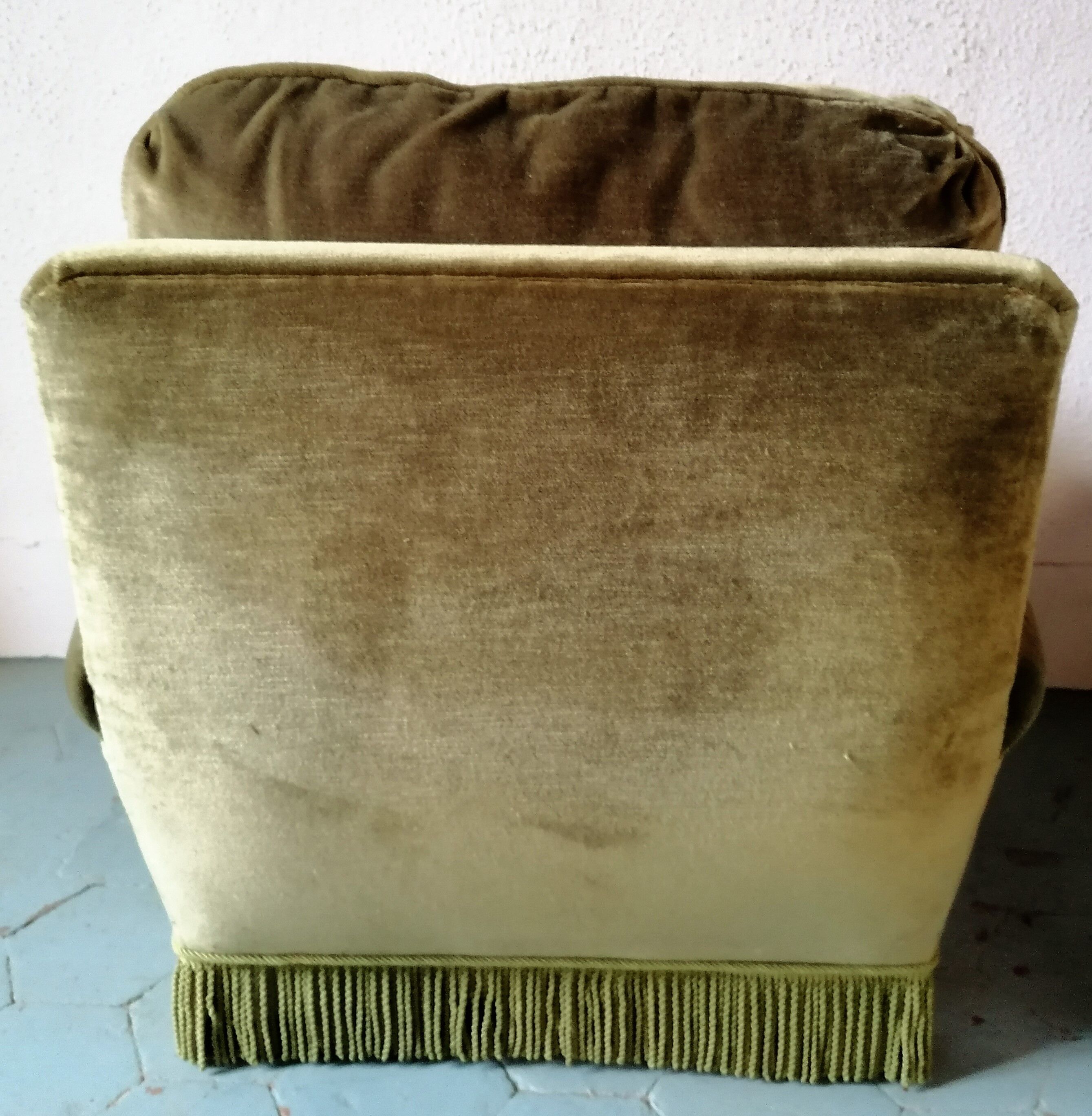 Paire de fauteuils en velours "Jean Roche "