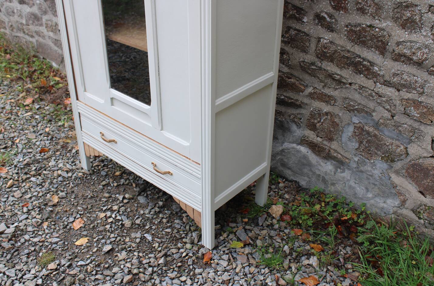 Armoire vitrée parisienne vaisselier vintage