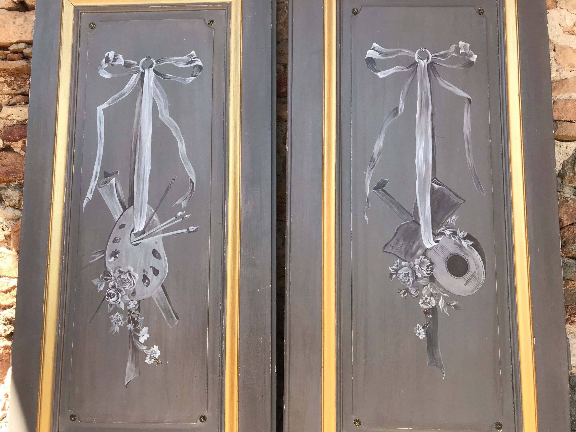 Double portes de placard peintes 1900