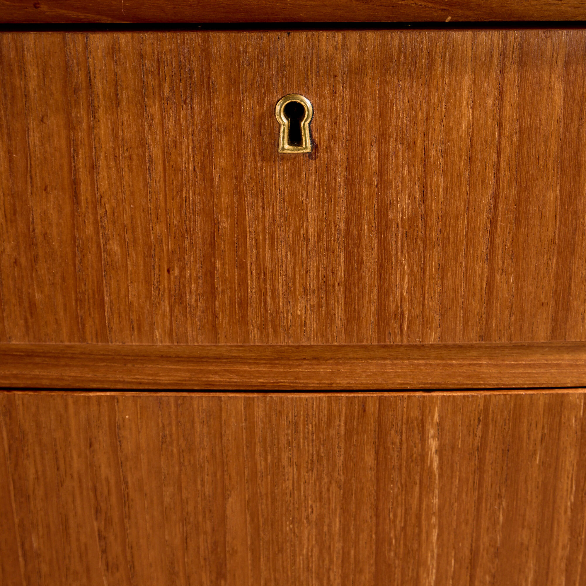 Teak chest of drawers with six drawers