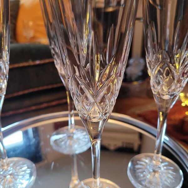 Flûtes en cristal taillé à pied étoilé. Années 60Flûtes en cristal