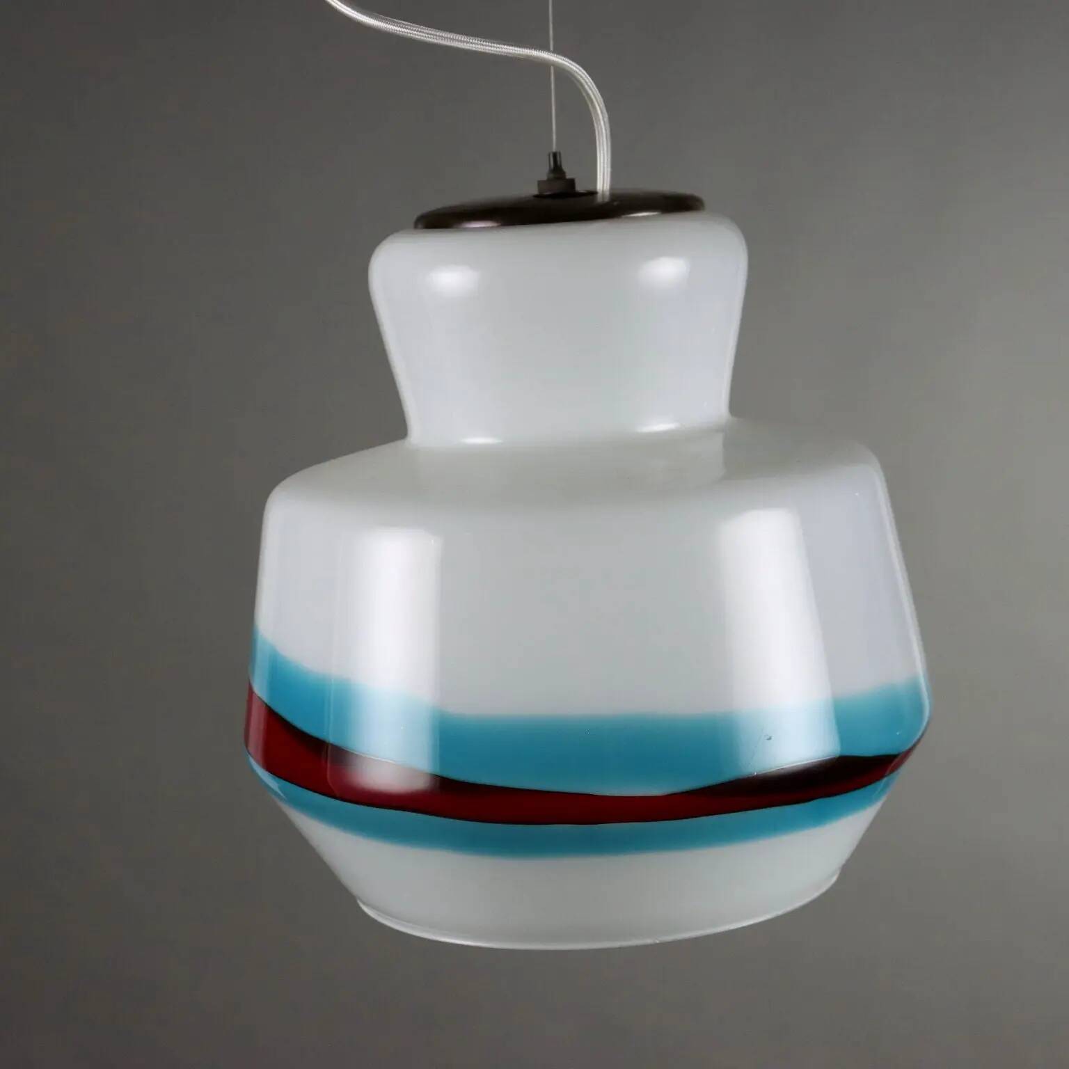 Suspension vintage en verre opalin et laiton, Italie, années 1960