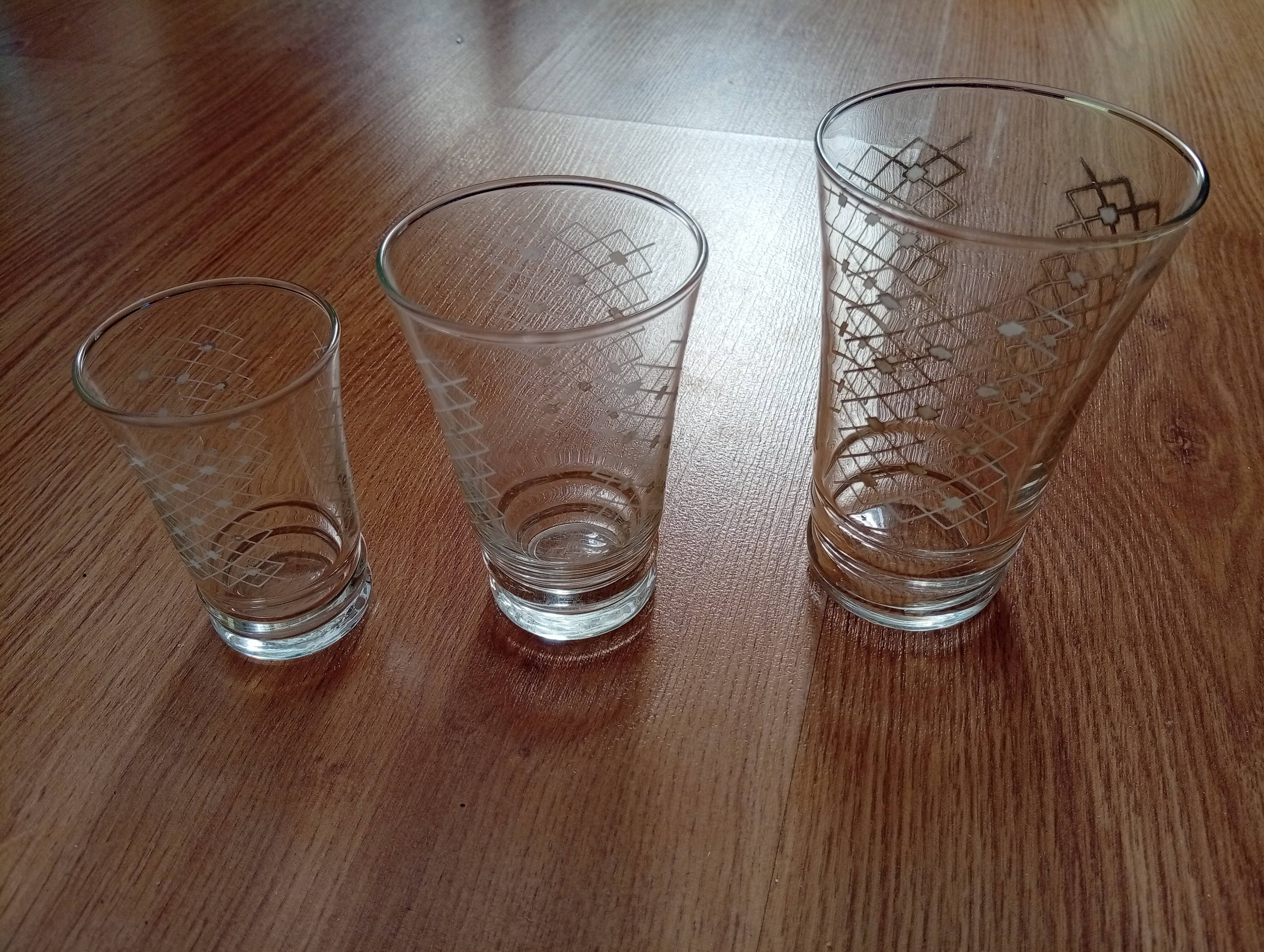 Set of vintage screen-printed glasses