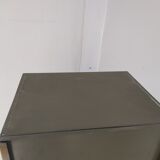 Armoire métallique à clapet