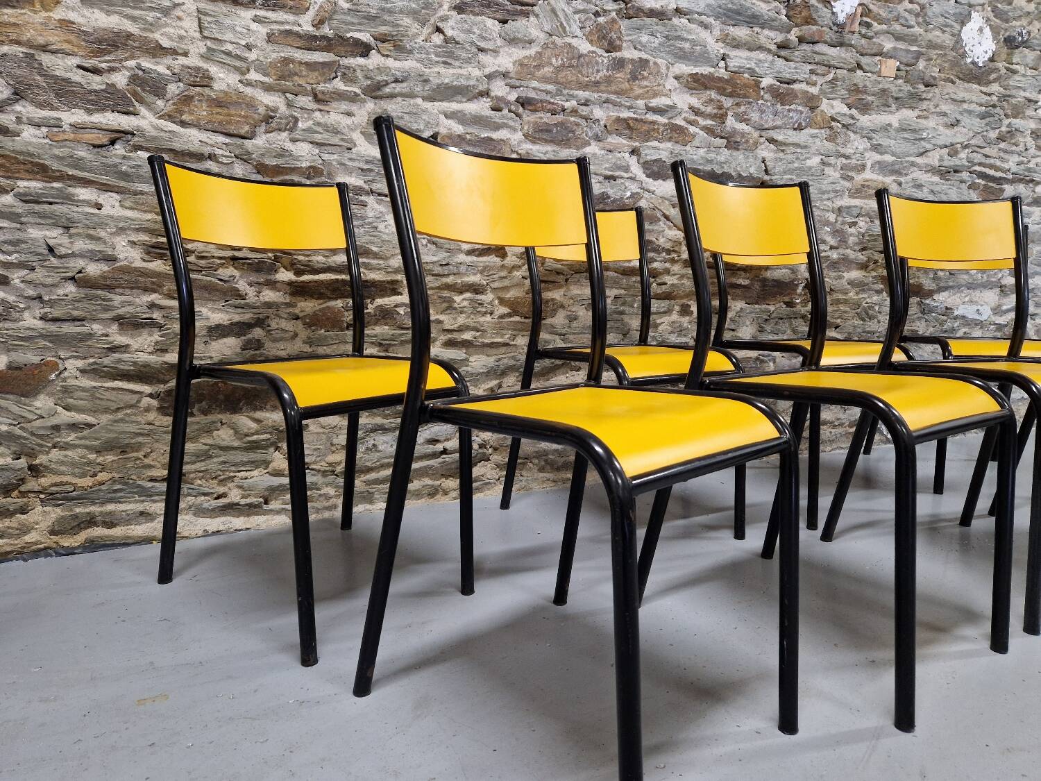 Set of 8 yellow mullca 510 chairs