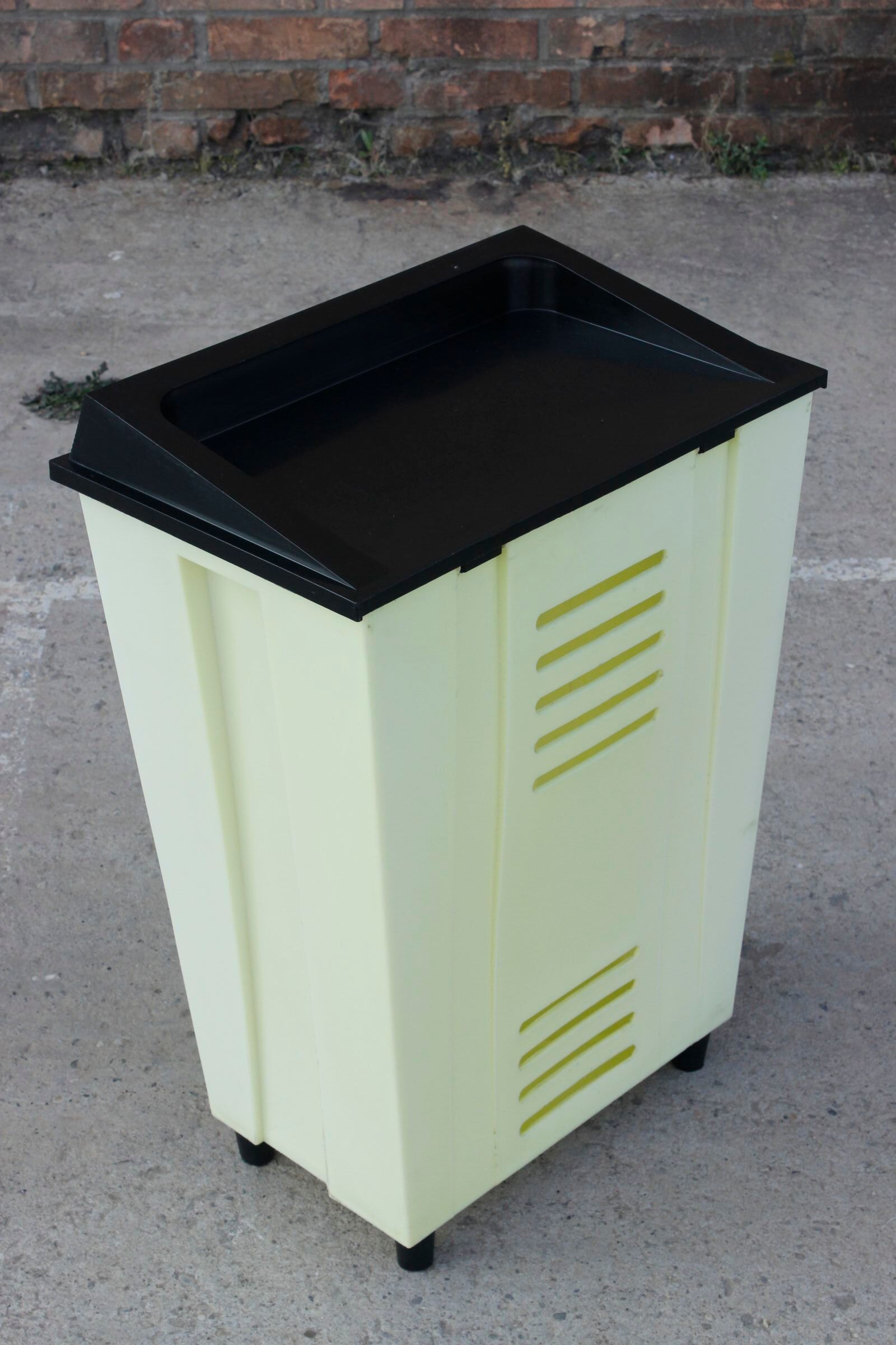 Vintage plastic laundry basket, France 1950s