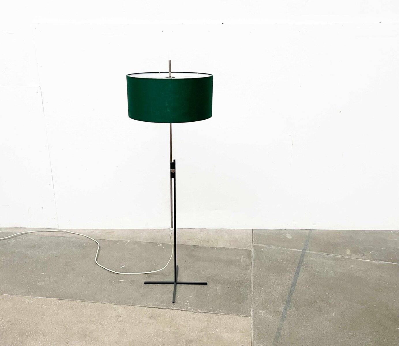 Mid-century minimalist floor lamp by Kaiser Leuchten, 1960s.