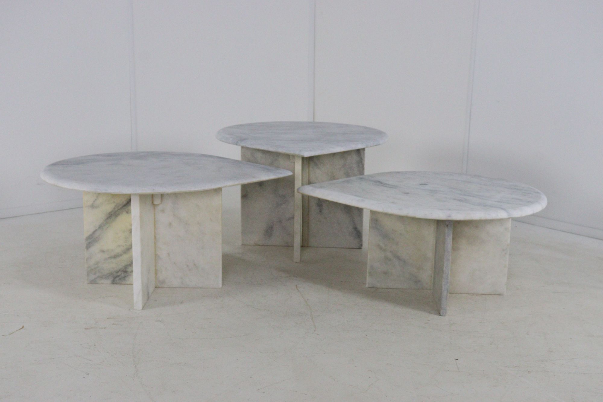 Ensemble de 3 tables d'appoint en marbre en forme de goutte d'eau, table basse vintage.