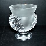 LALIQUE frosted crystal vase, Saint-Cloud model with acanthus leaves, 1950-1960