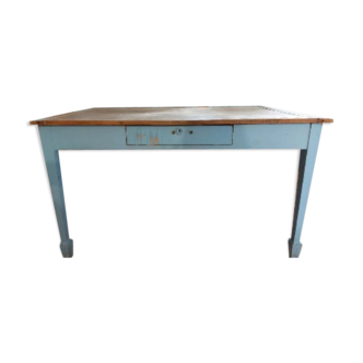 Farm table