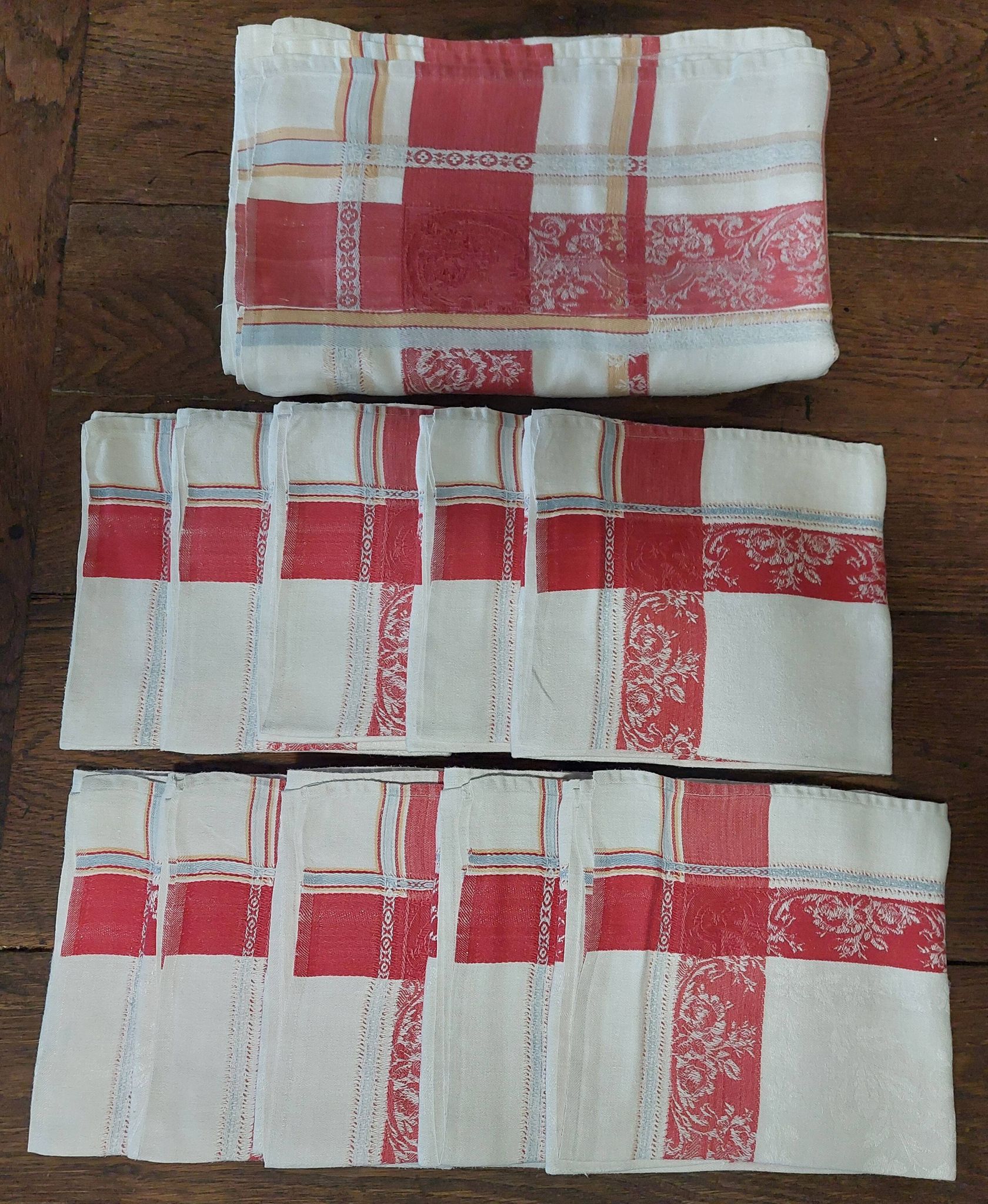 Antique red and white damask thread tablecloth ten napkins 150 X 190 cm