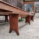 Table de bistrot et ses bancs