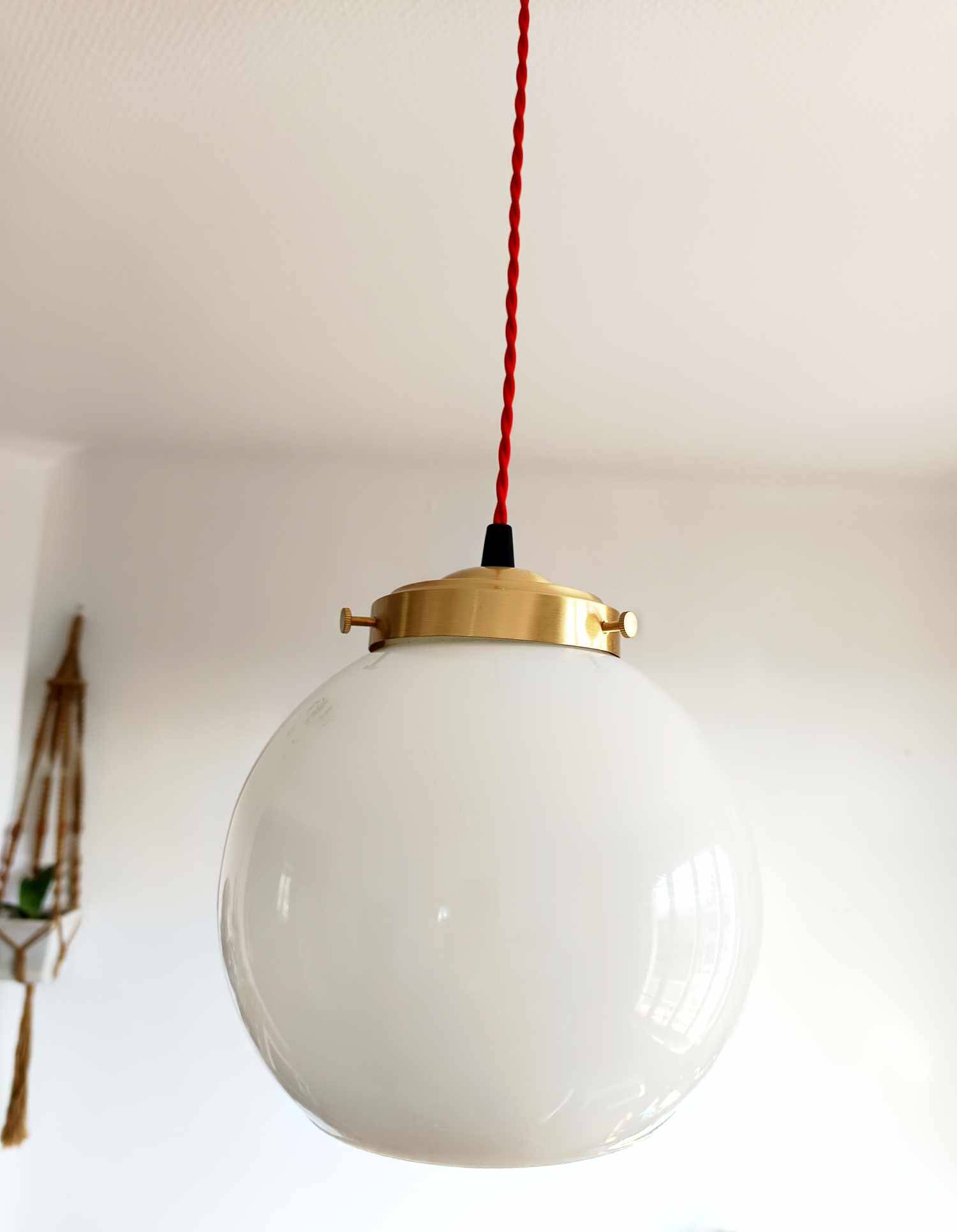 Suspension opaline vintage 1950