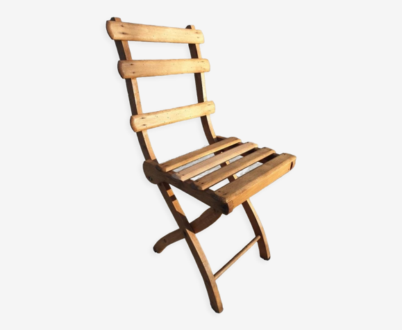 Chaise enfant pliable à lames de bois biseautées