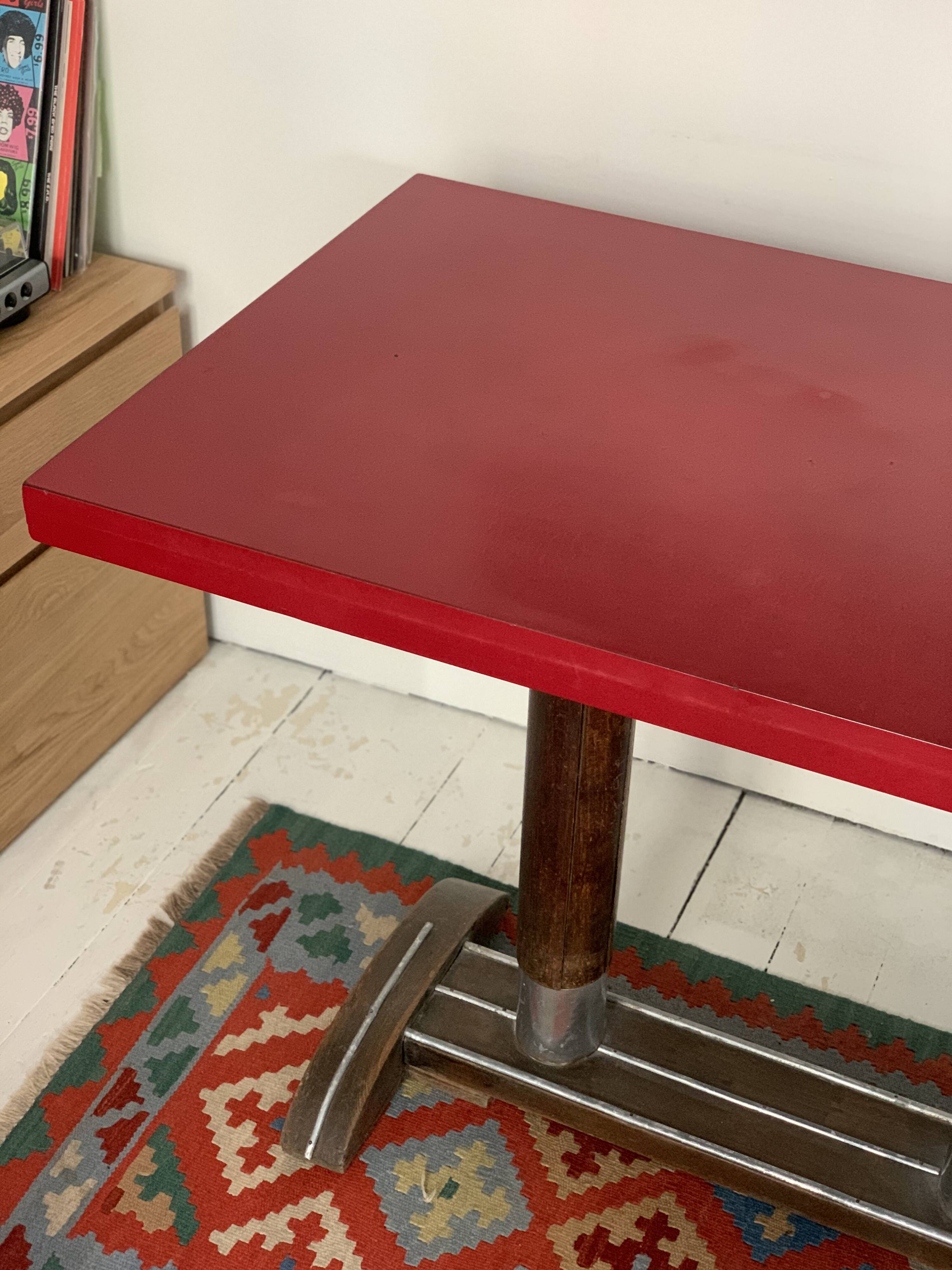 Bistro table in Formica