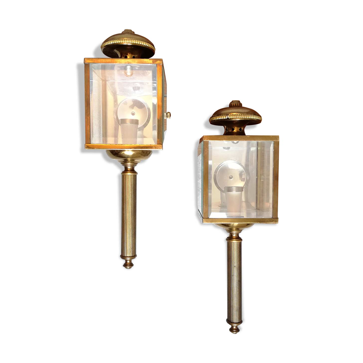 Brass and beveled glass lantern-like wall lamps in brass and beveled glass