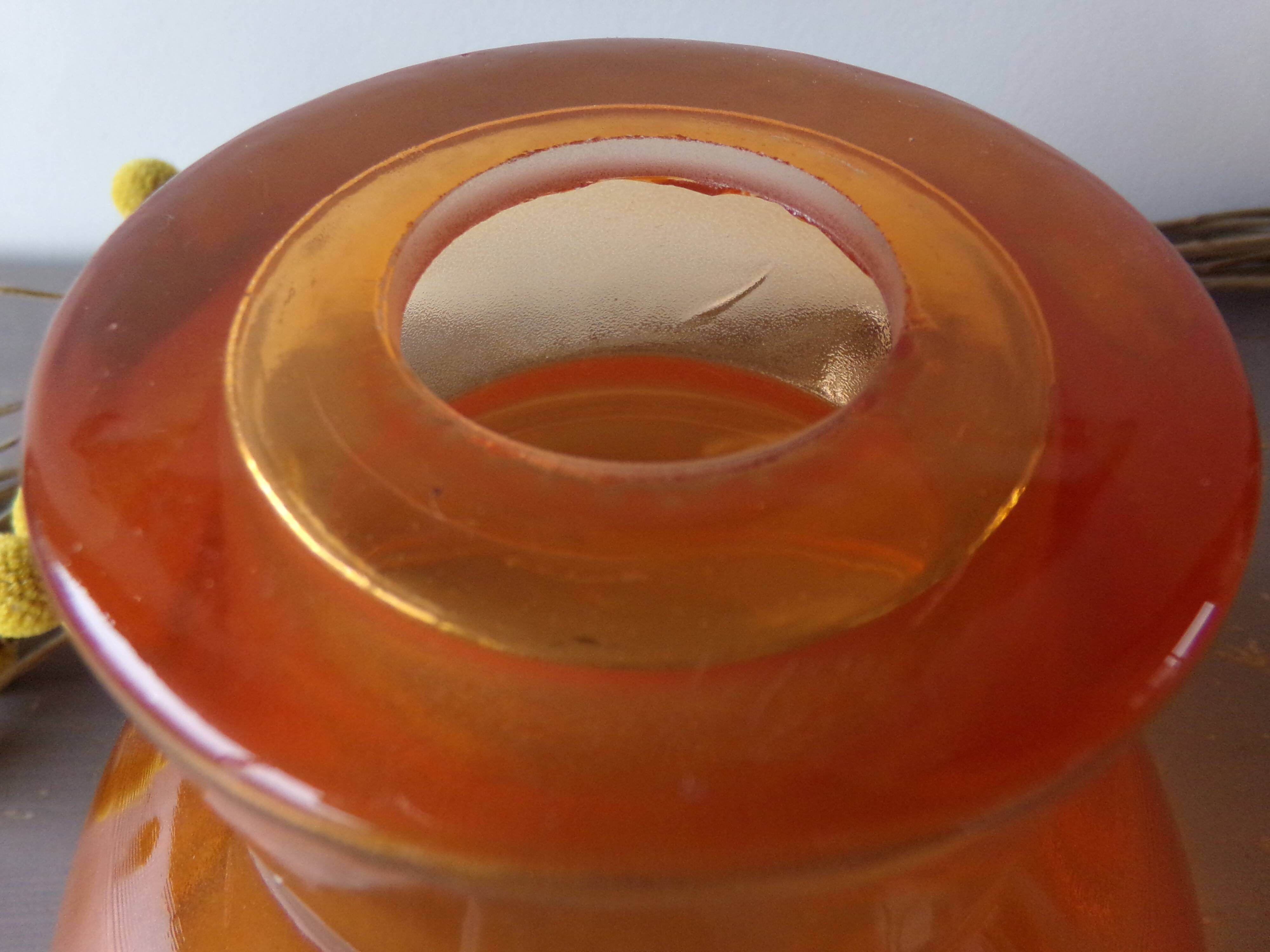Suspension dome en verre orange