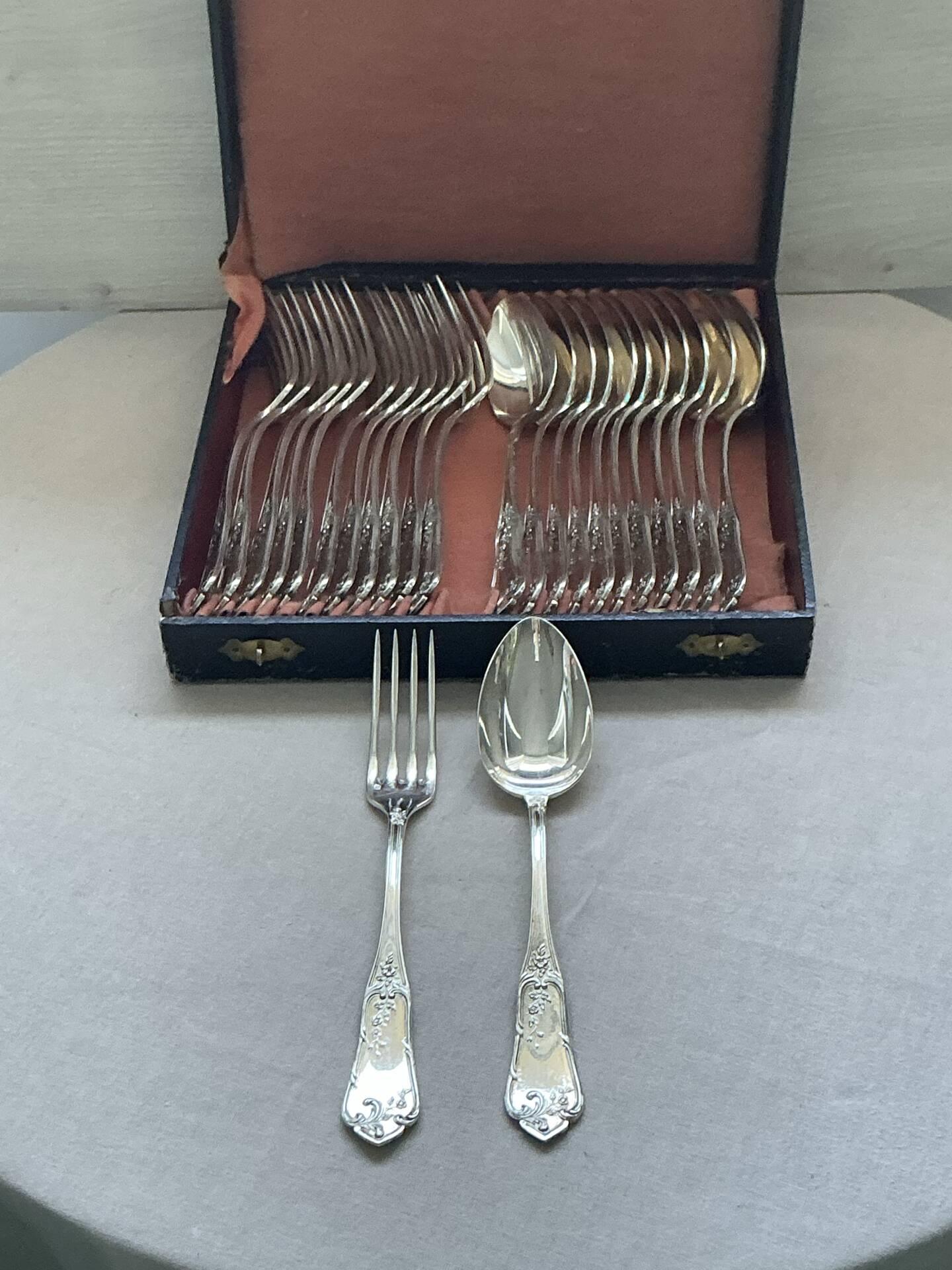 Elegant cutlery set 1900-1910 Boulenger "White 84" 24 place settings