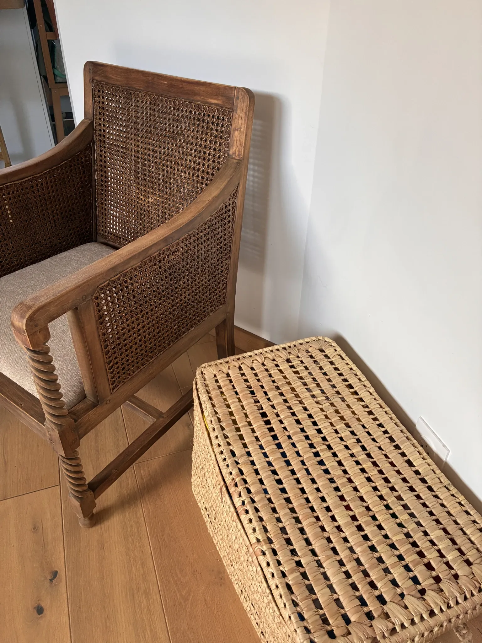 Fauteuil bois massif et rotin