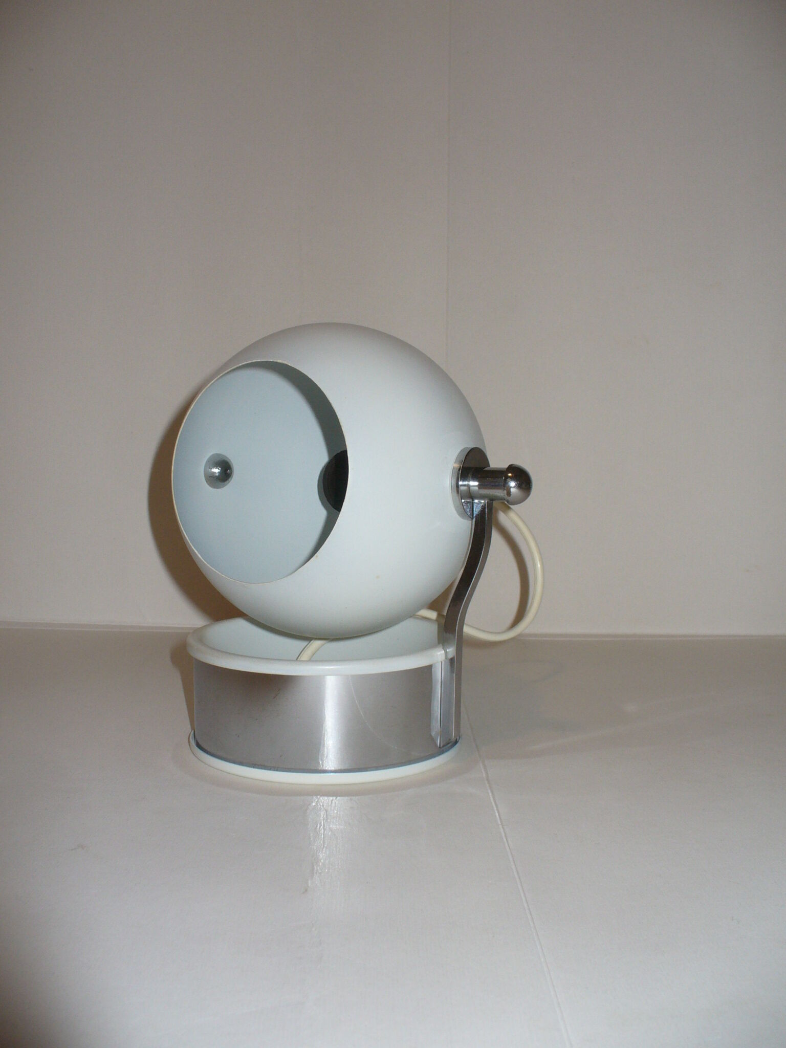 Eye ball wall lamp from the 60s - 70s