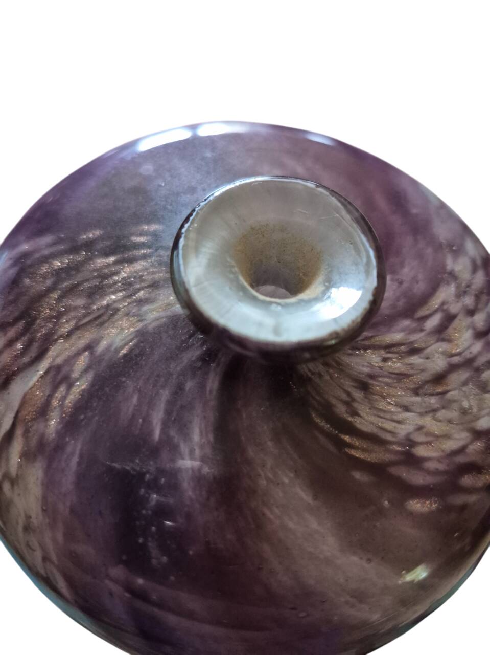 Vase panse aplatie à décor de spirales violettes et dorées