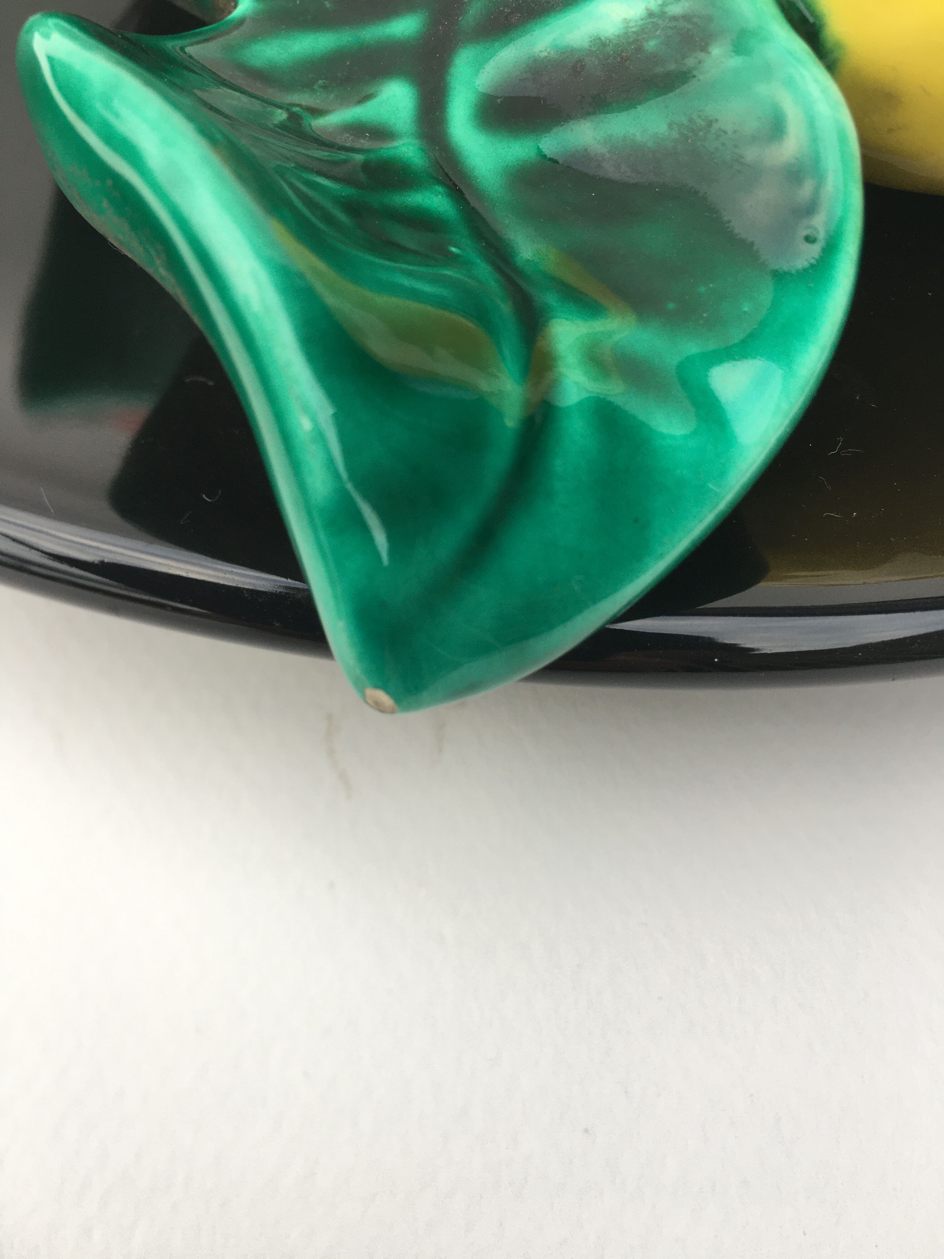 Decorative plate in barbitin