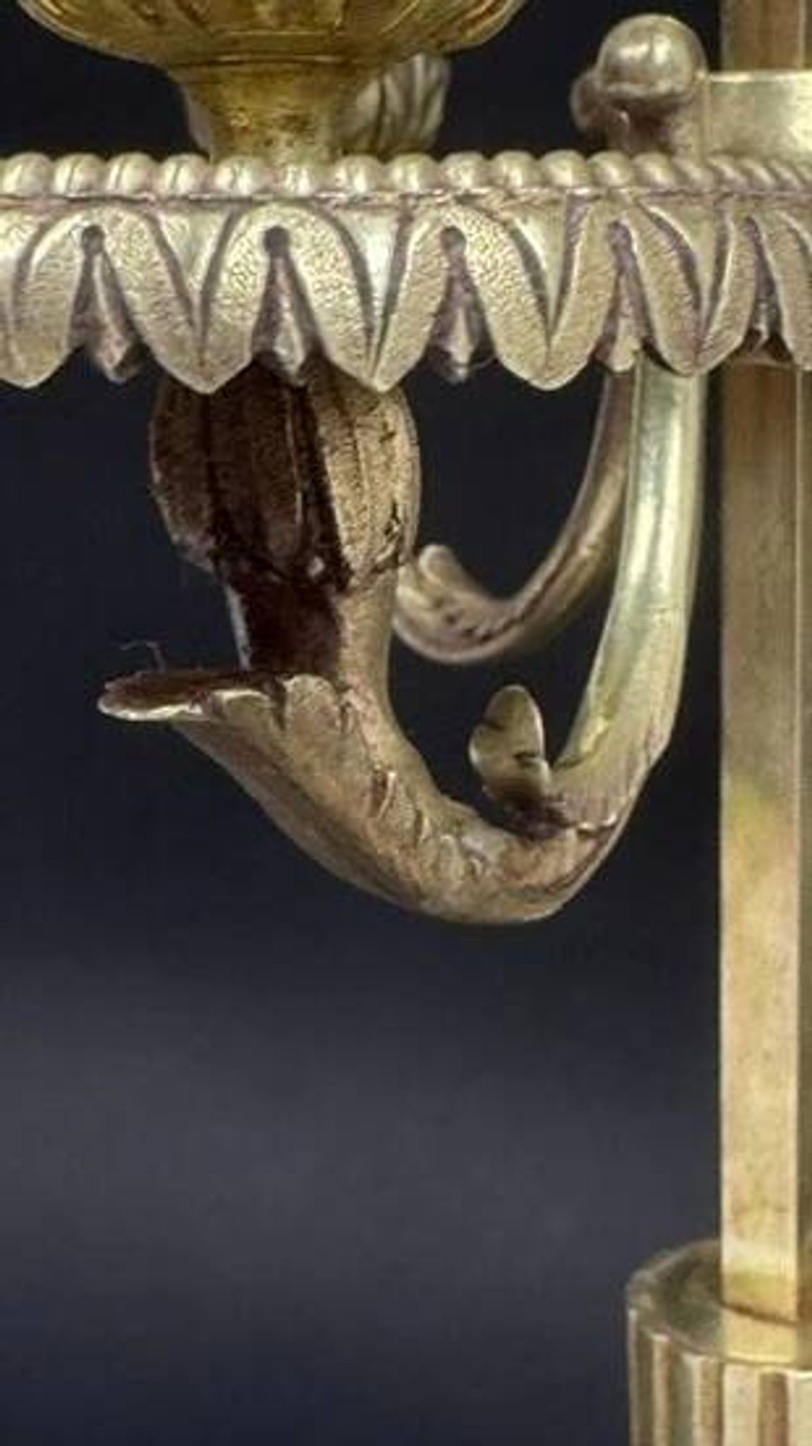 Bronze bouillotte lamp from the 19th century.