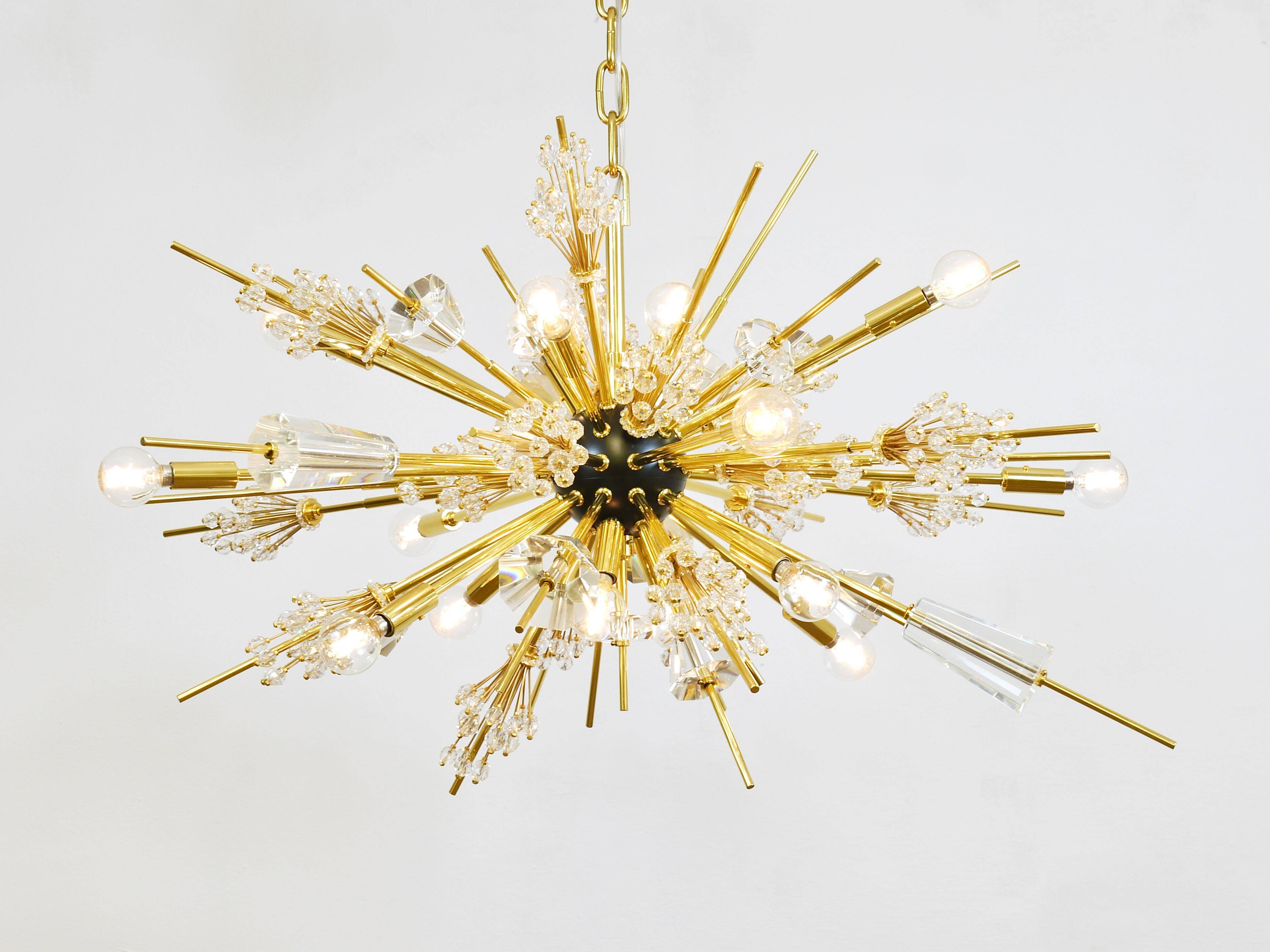Grand Sputnik chandelier Metropolitan Opera in crystal and brass J.L. Lobmeyr