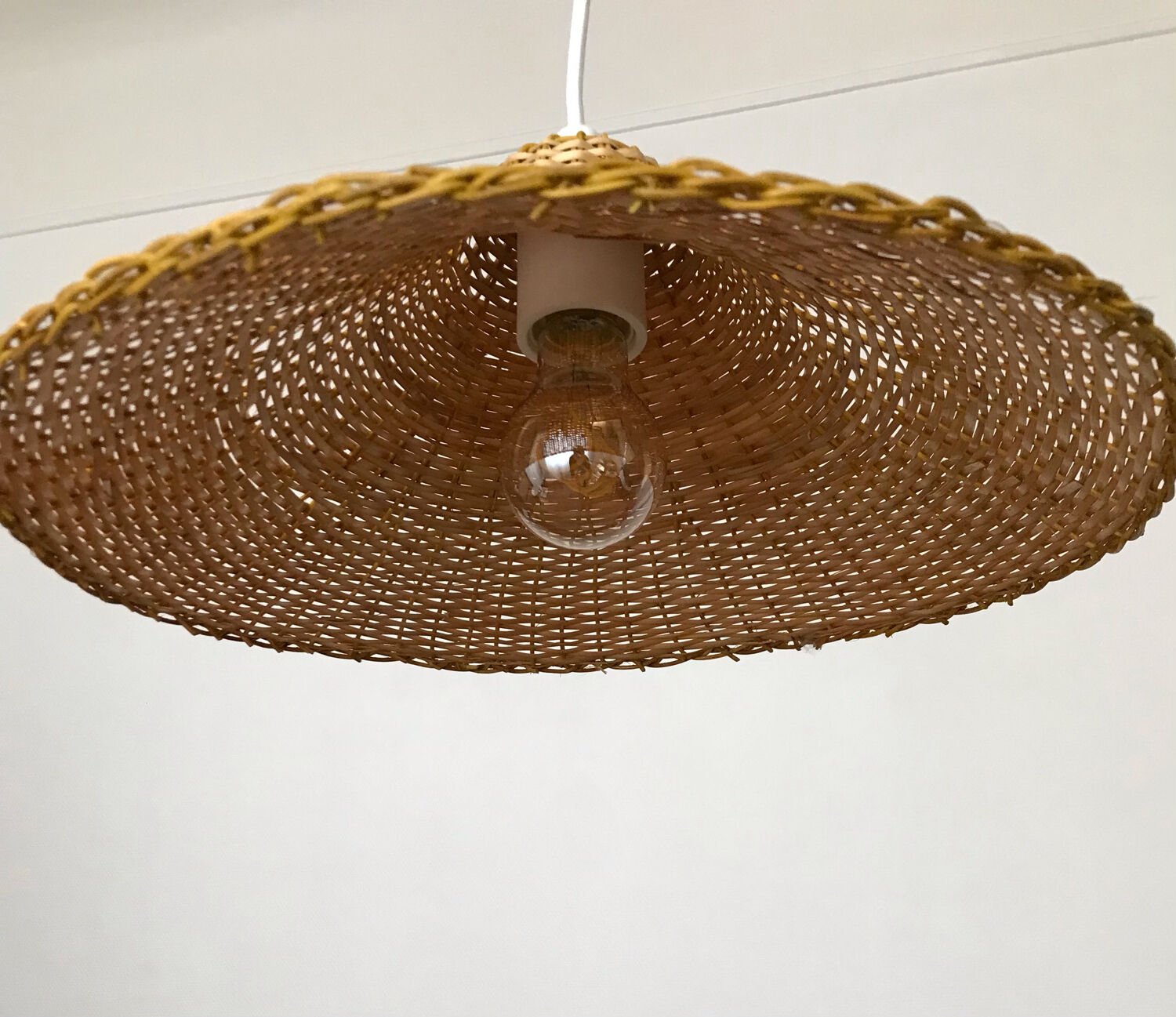 Vintage rattan suspension