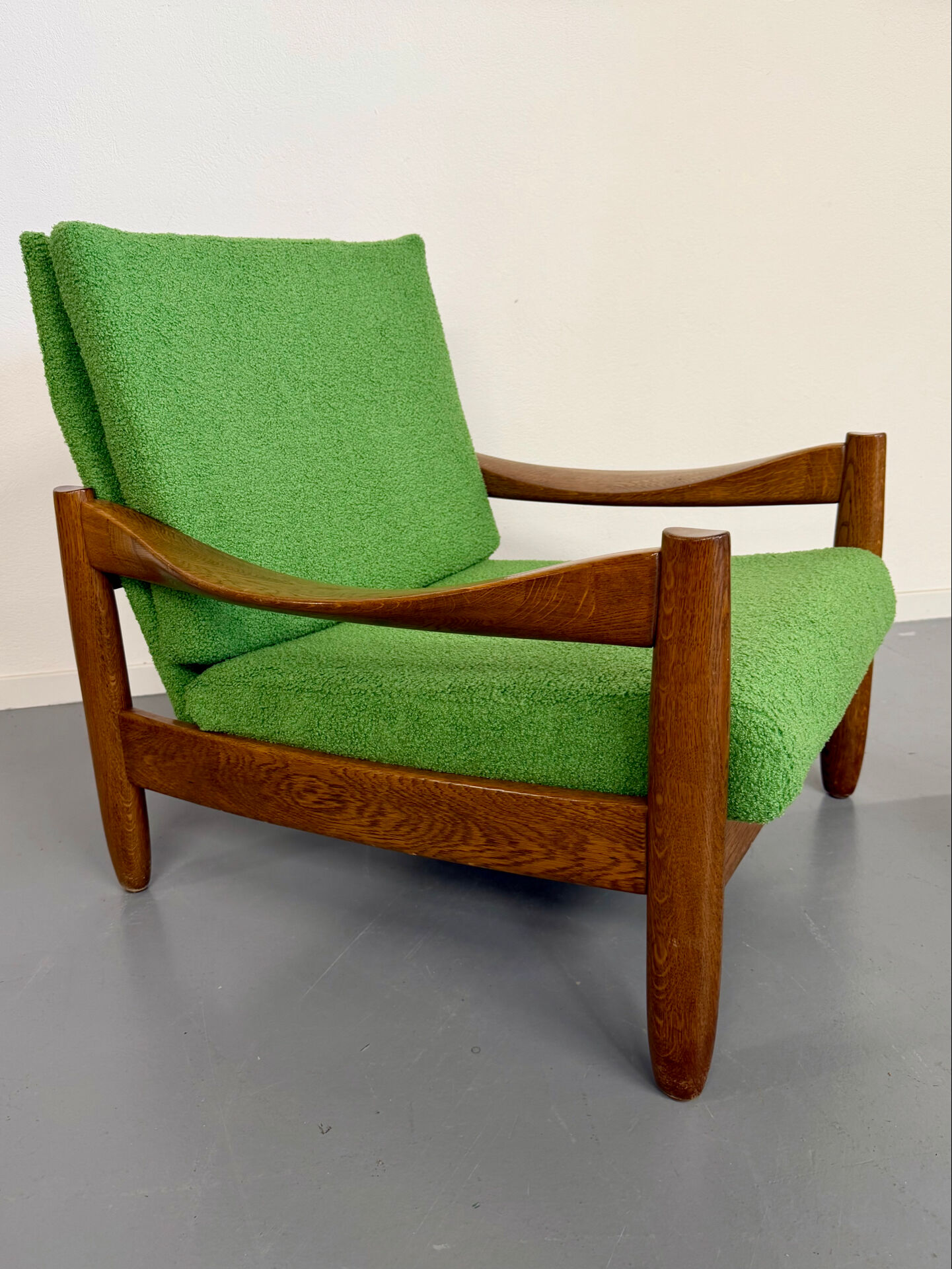 Lot of 2 vintage armchairs in solid oak with boucle fabric, Scandinavian design from the 70s.