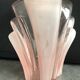 Vase en verre moulé rose art déco 18 cm
