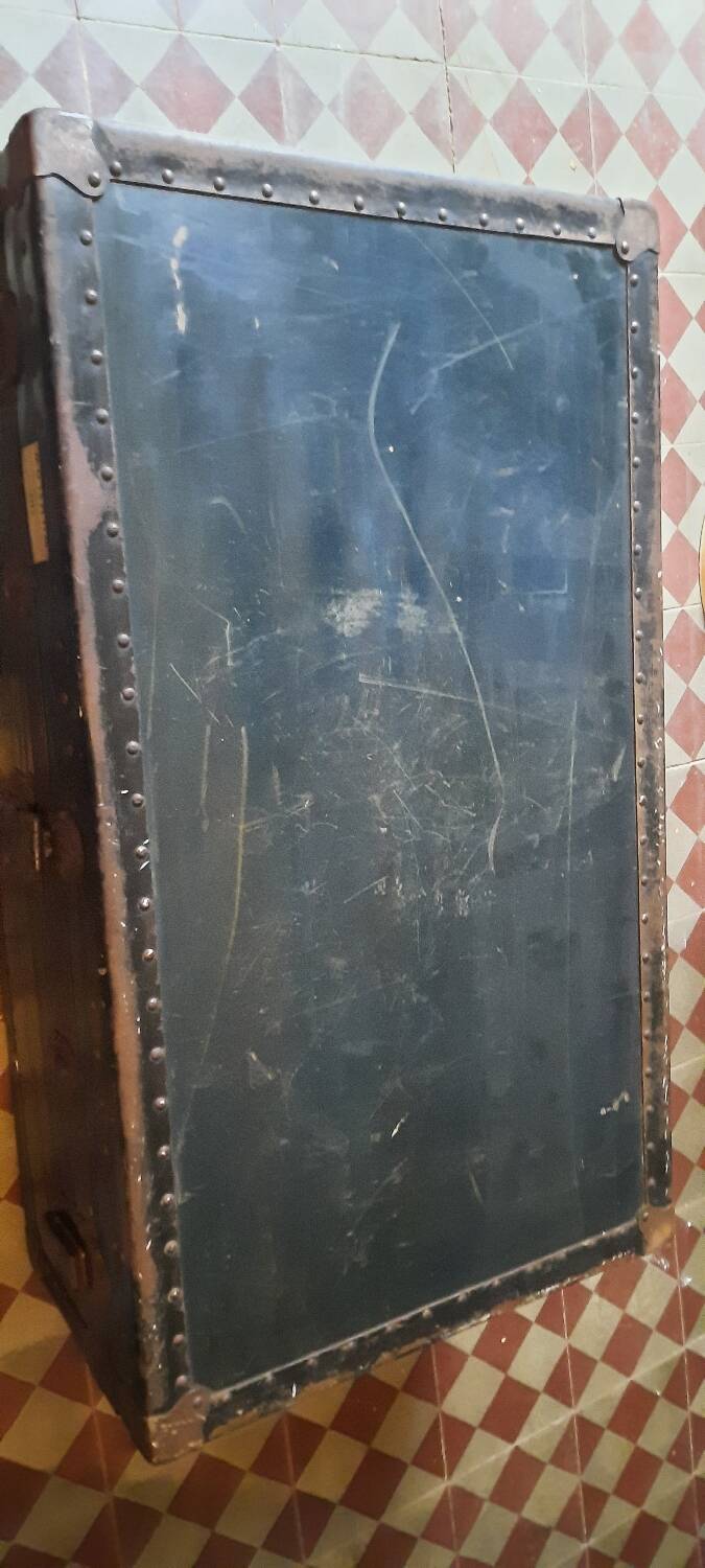 English travel trunk