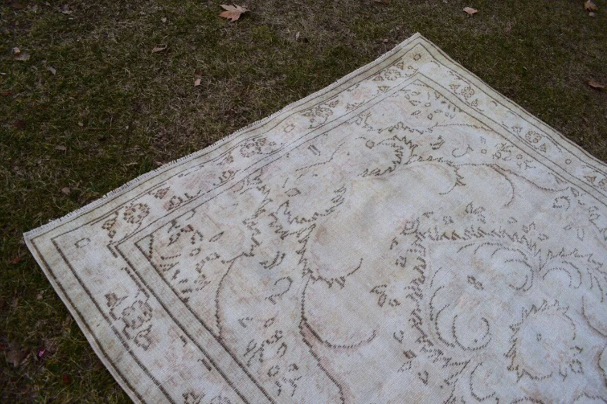 Vintage handmade Turkish rug 165x260 cm