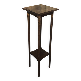 Pedestal table