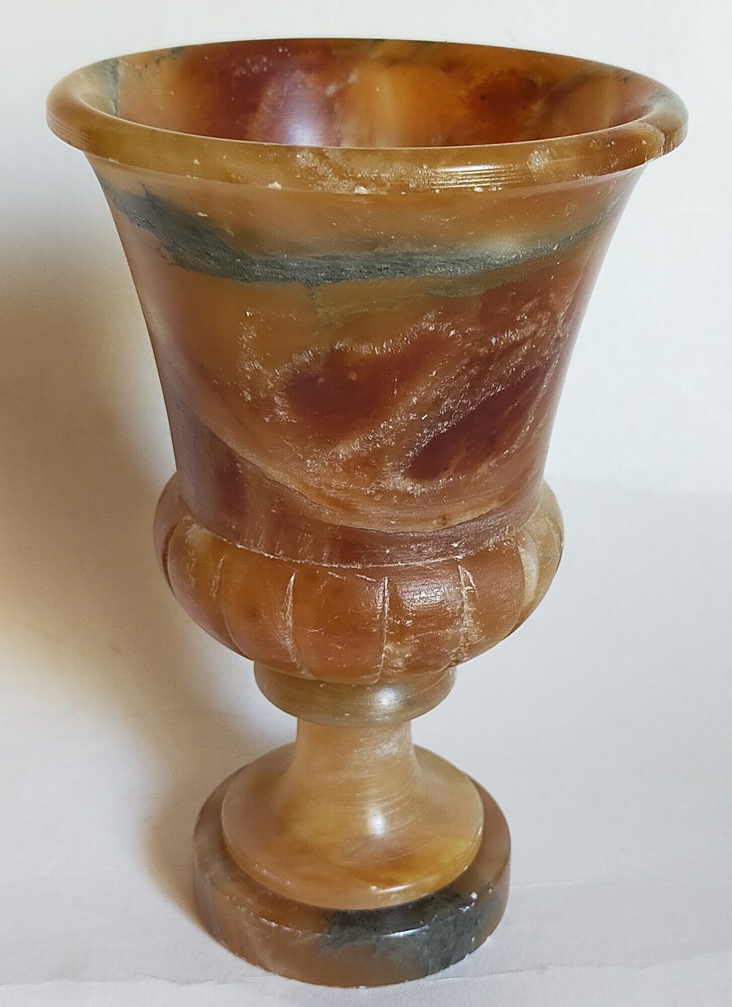 Ancient Medici vase in Italian alabaster from LALOUE Paris